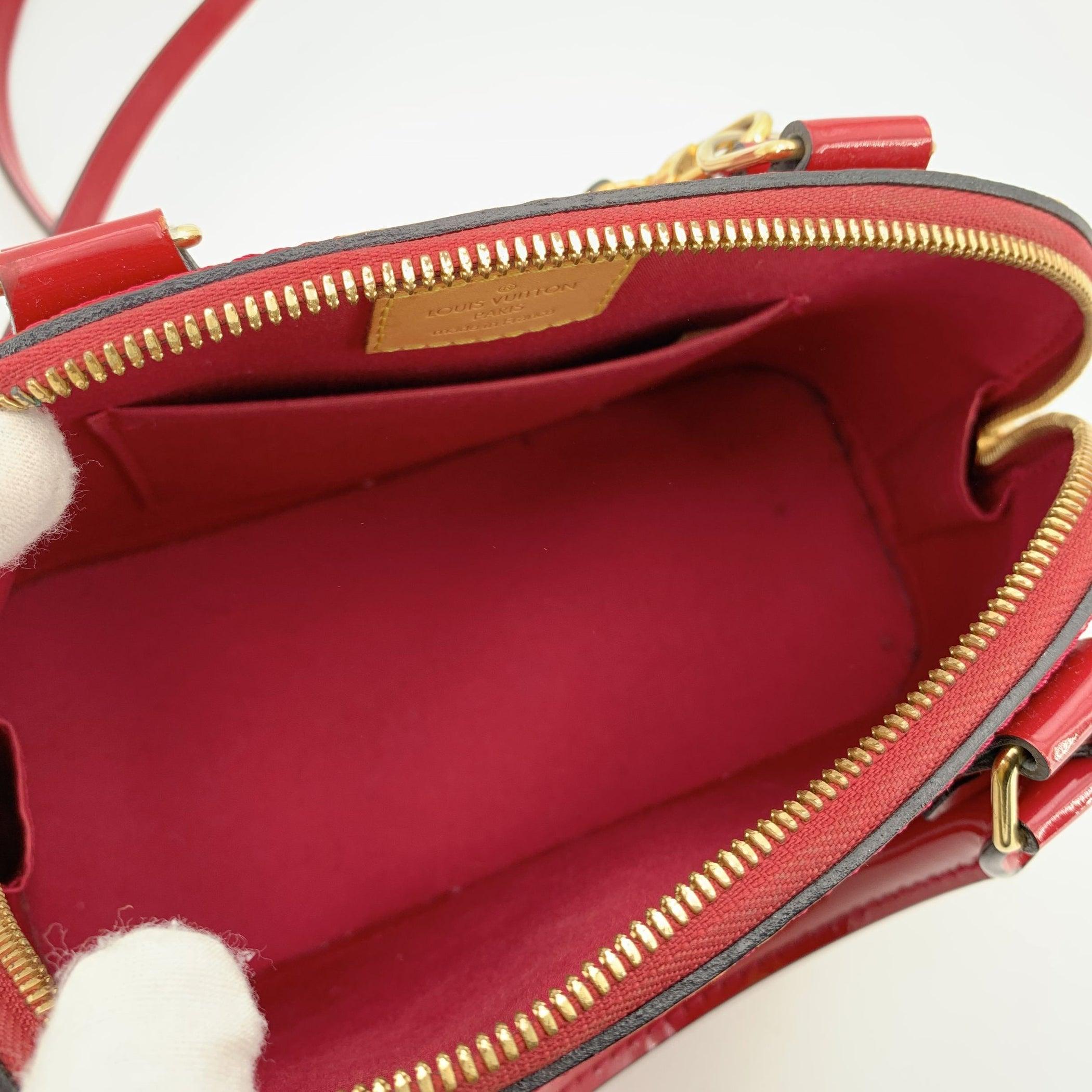 Louis Vuitton sac à main Alma BB rouge monogrammé Pour femmes en vente