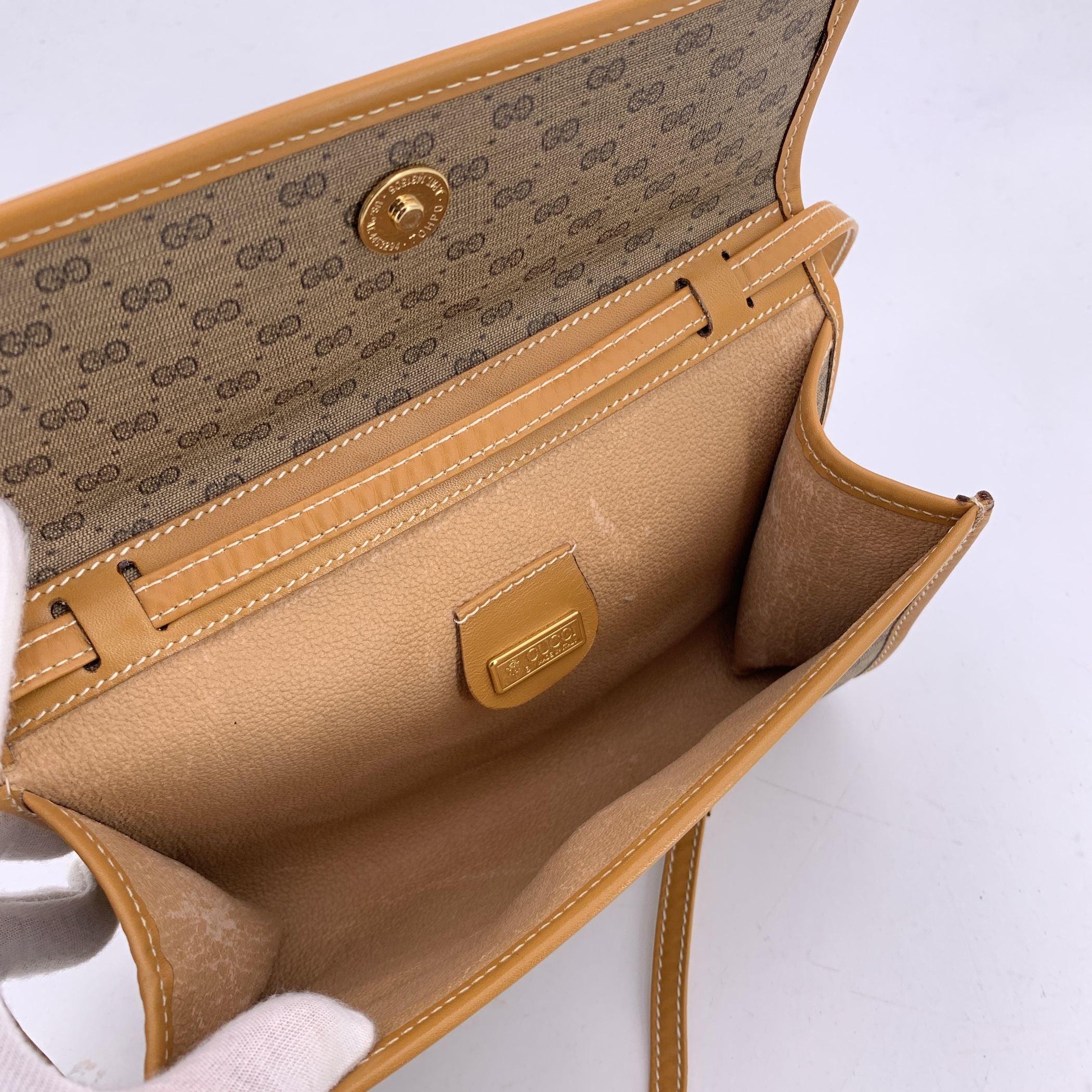 Gucci Vintage Beige Monogram Canvas Small Convertible Crossbody Bag im Angebot 1
