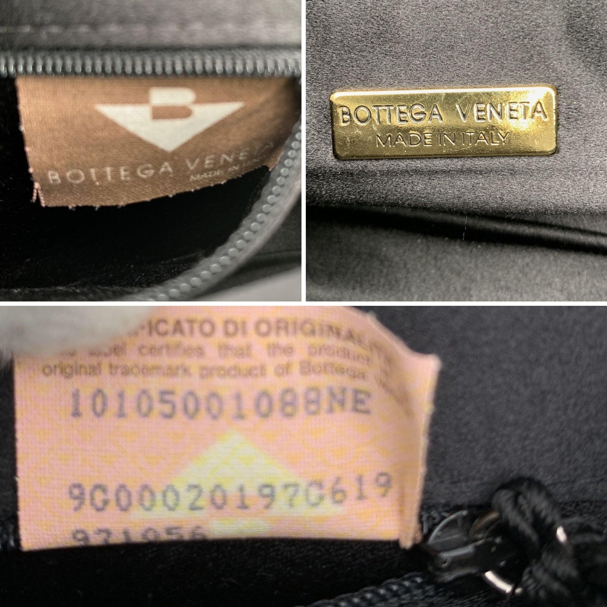 Bottega Veneta - Mini sac de soirée en satin tissé Intrecciato noir en vente 1