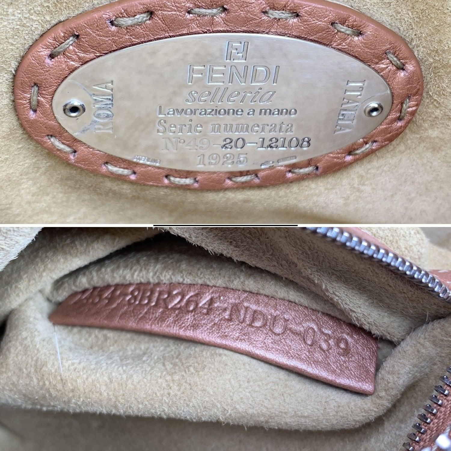 Borsa Hobo Devil di Fendi in pelle metallizzata rosa rosato In condizioni ottime in vendita a Rome, Rome