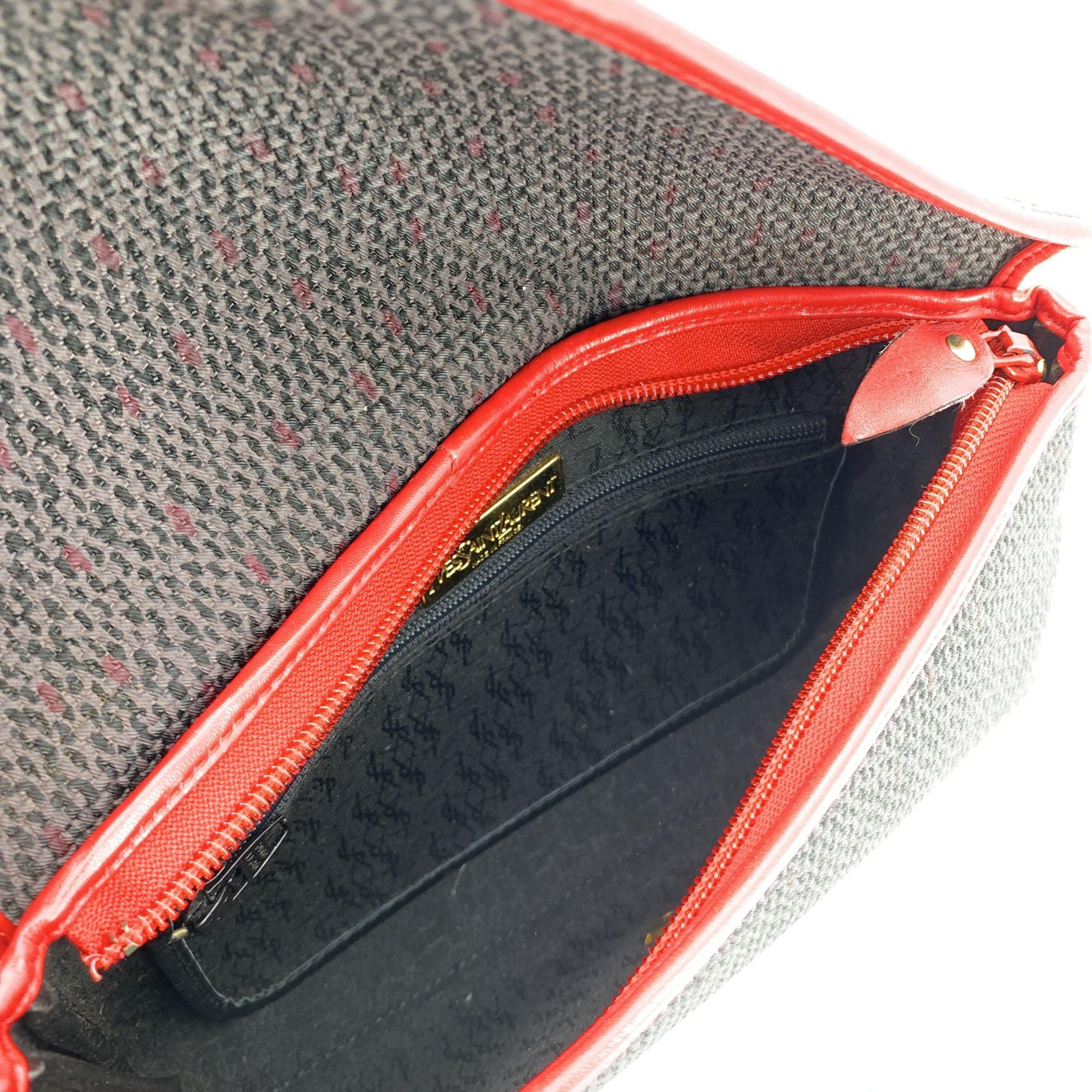 Yves Saint Laurent Vintage Grau Rot Texturierte Segeltuch Clutch Tasche im Angebot 1