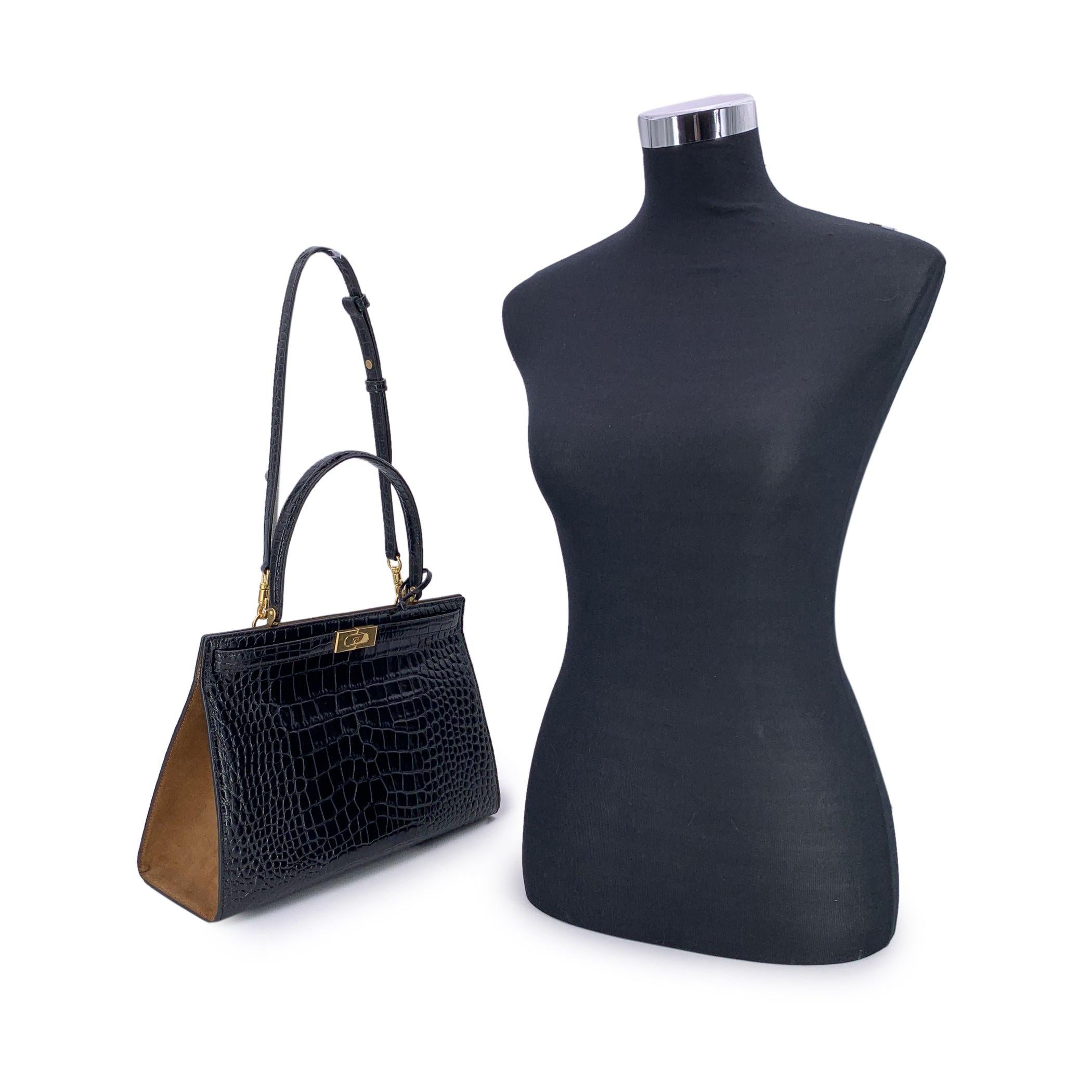 La borsa Lee Radziwill di Tory Burch è un pezzo raffinato ed elegante, realizzato in modo impeccabile in lussuosa pelle nera goffrata a croc. Ispirata allo stile senza tempo di Lee Radziwill, una donna celebre per la sua individualità e la sua