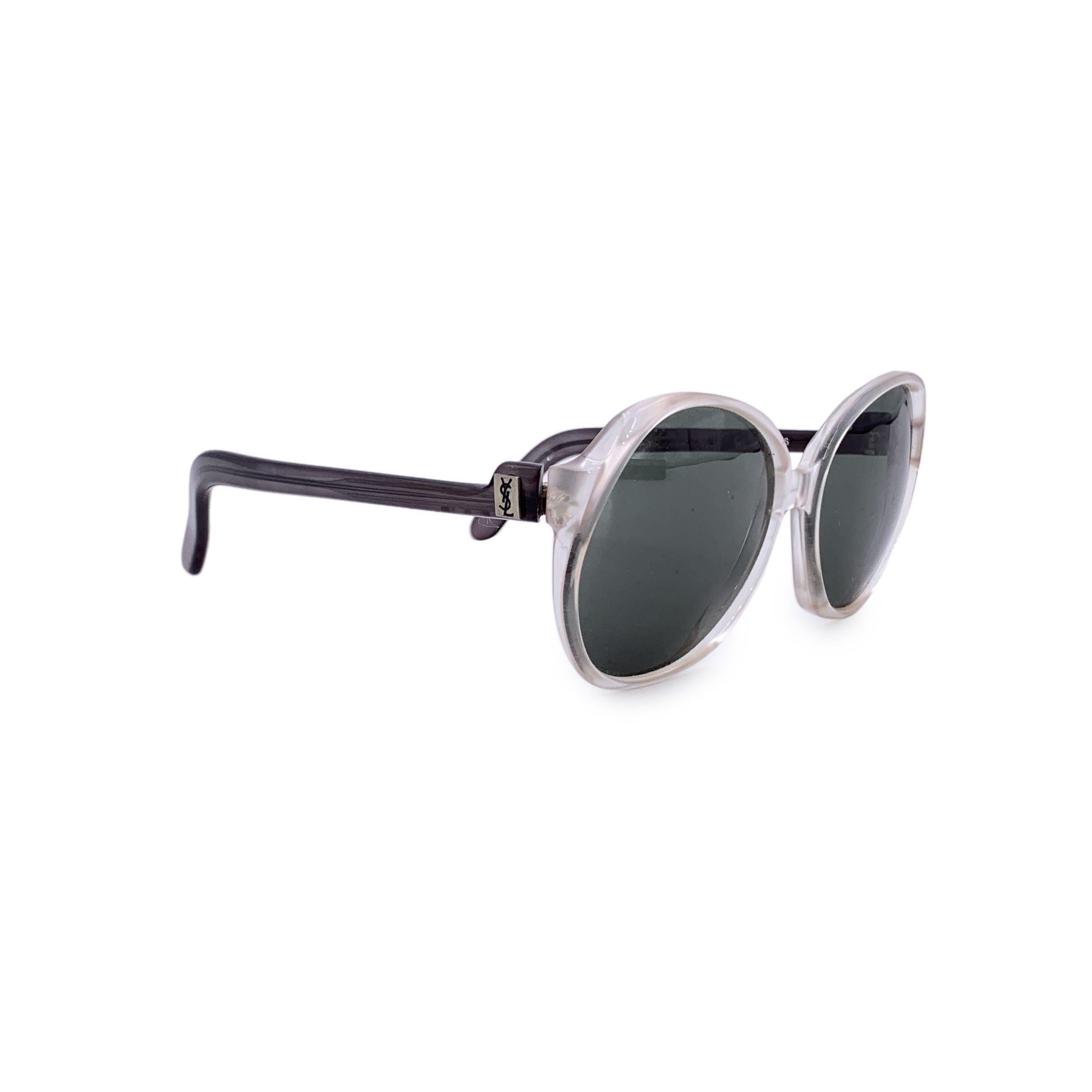 Occhiali da sole Yves Saint Laurent Vintage Grigio Farfalla Mod. ALOES 57/18 In condizioni ottime in vendita a Rome, Rome
