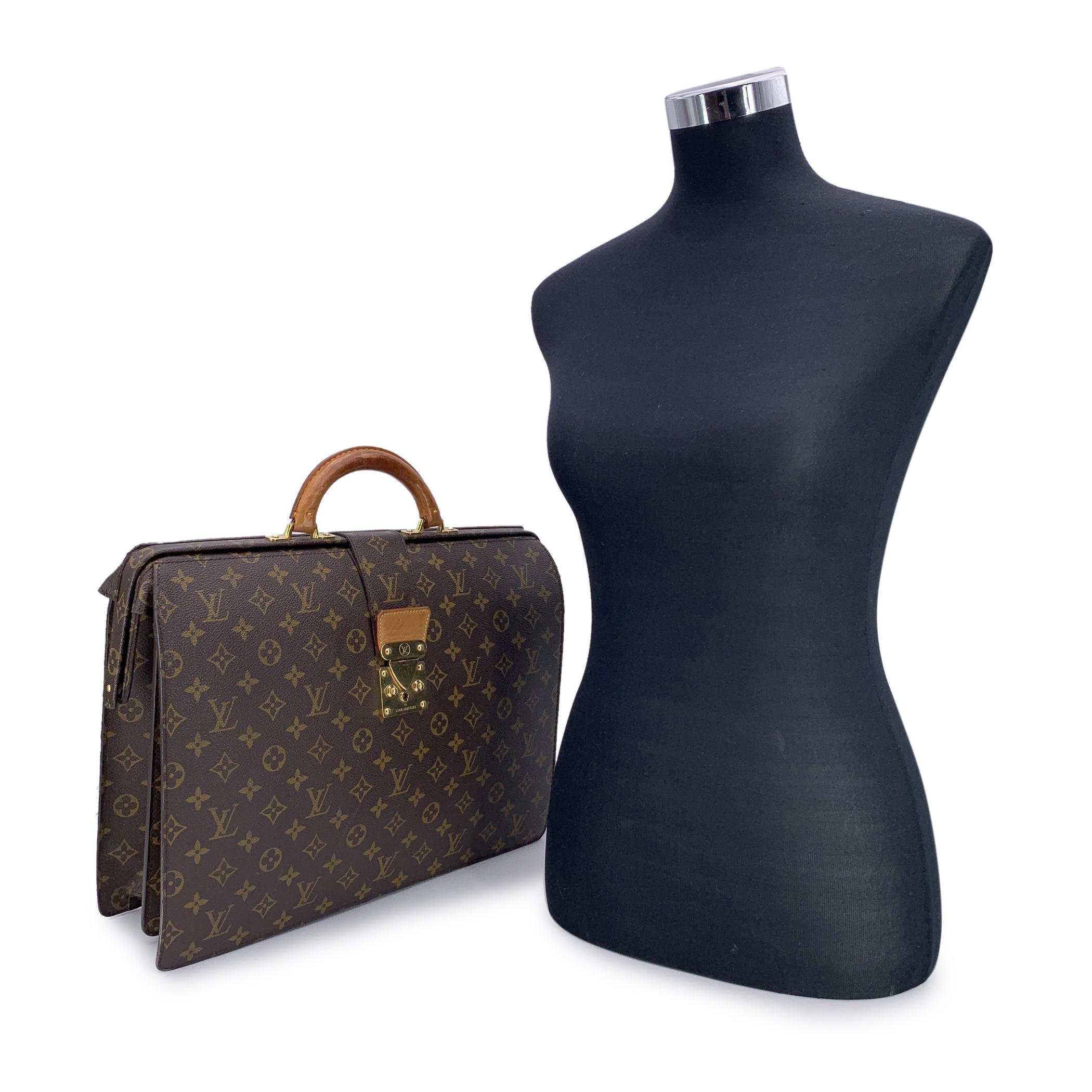 Esta hermosa Bolsa vendrá con un Certificado de Autenticidad proporcionado por Entrupy. El certificado se entregará sin coste adicional Descubre el epítome de la elegancia atemporal con el maletín LOUIS VUITTON 