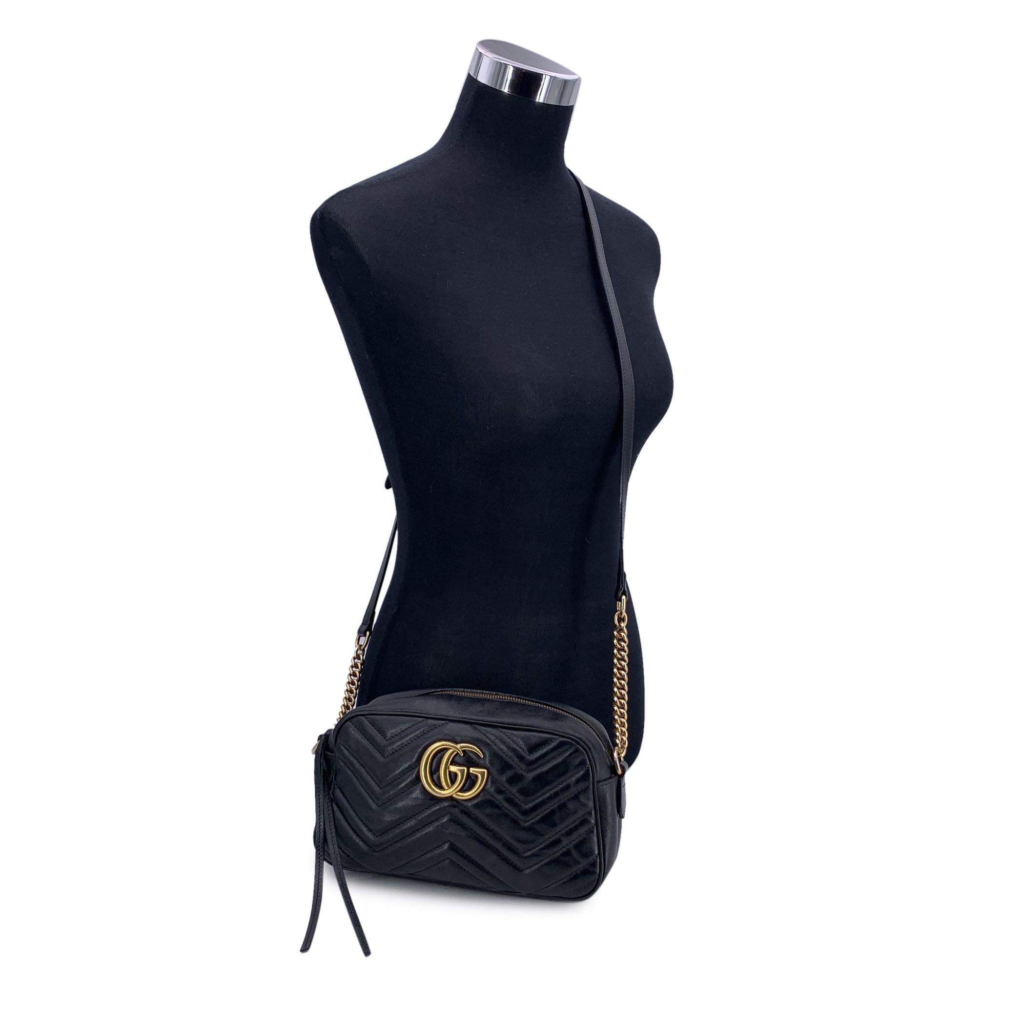Diese schöne Tasche wird mit einem Echtheitszertifikat von Entrupy geliefert. Die Bescheinigung wird ohne weitere Kosten ausgestellt. Zeitlose italienische Eleganz mit dieser Gucci GG Marmont Small Umhängetasche - eine begehrte Ikone aus der