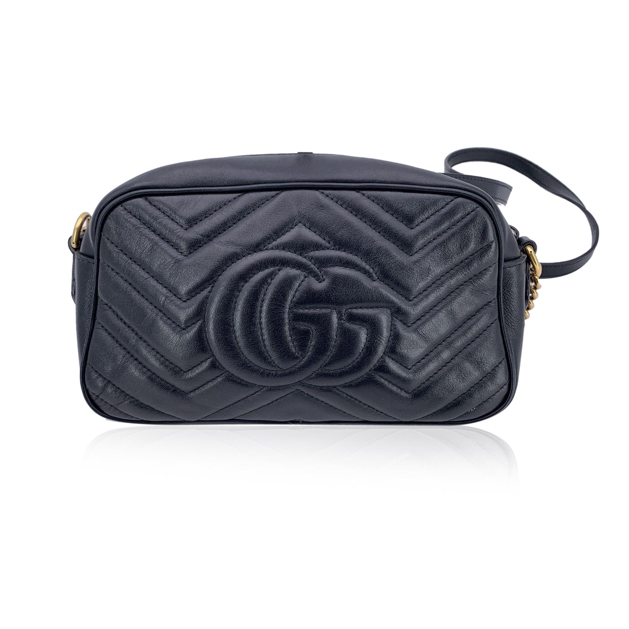 Gucci Schwarzes Leder Kleine GG Marmont Matelassè Kamera-Umhängetasche im Zustand „Gut“ im Angebot in Rome, Rome