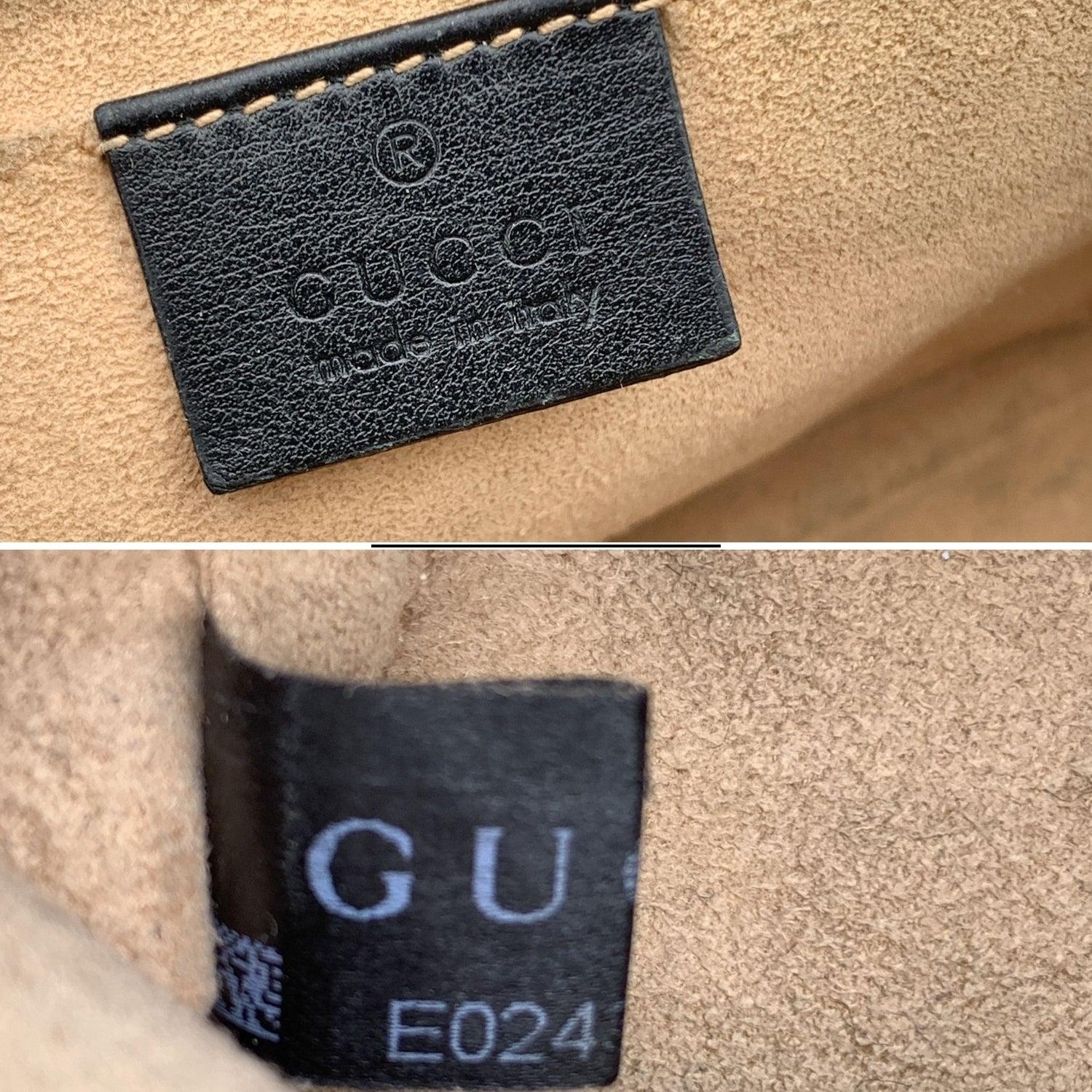 Gucci Schwarzes Leder Kleine GG Marmont Matelassè Kamera-Umhängetasche Damen im Angebot