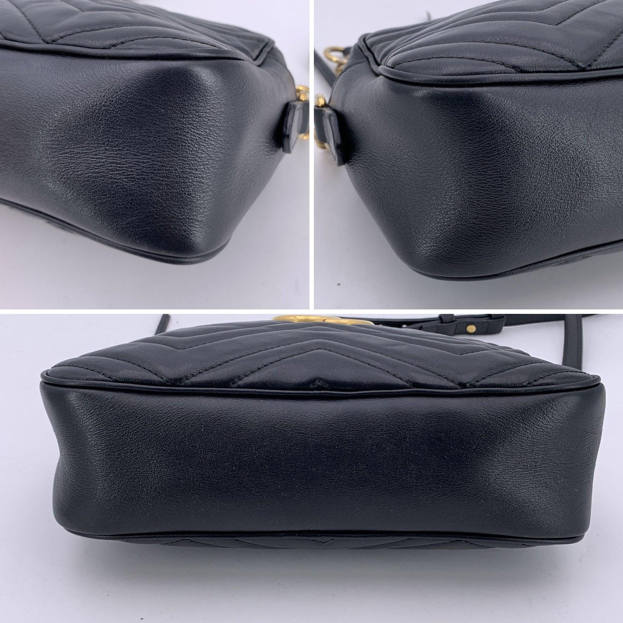 Gucci Schwarzes Leder Kleine GG Marmont Matelassè Kamera-Umhängetasche im Angebot 1