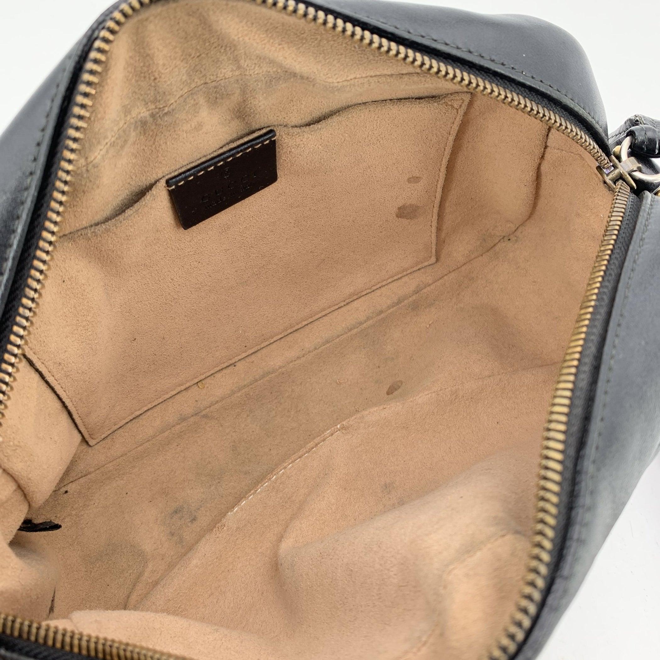 Gucci Schwarzes Leder Kleine GG Marmont Matelassè Kamera-Umhängetasche im Angebot 2