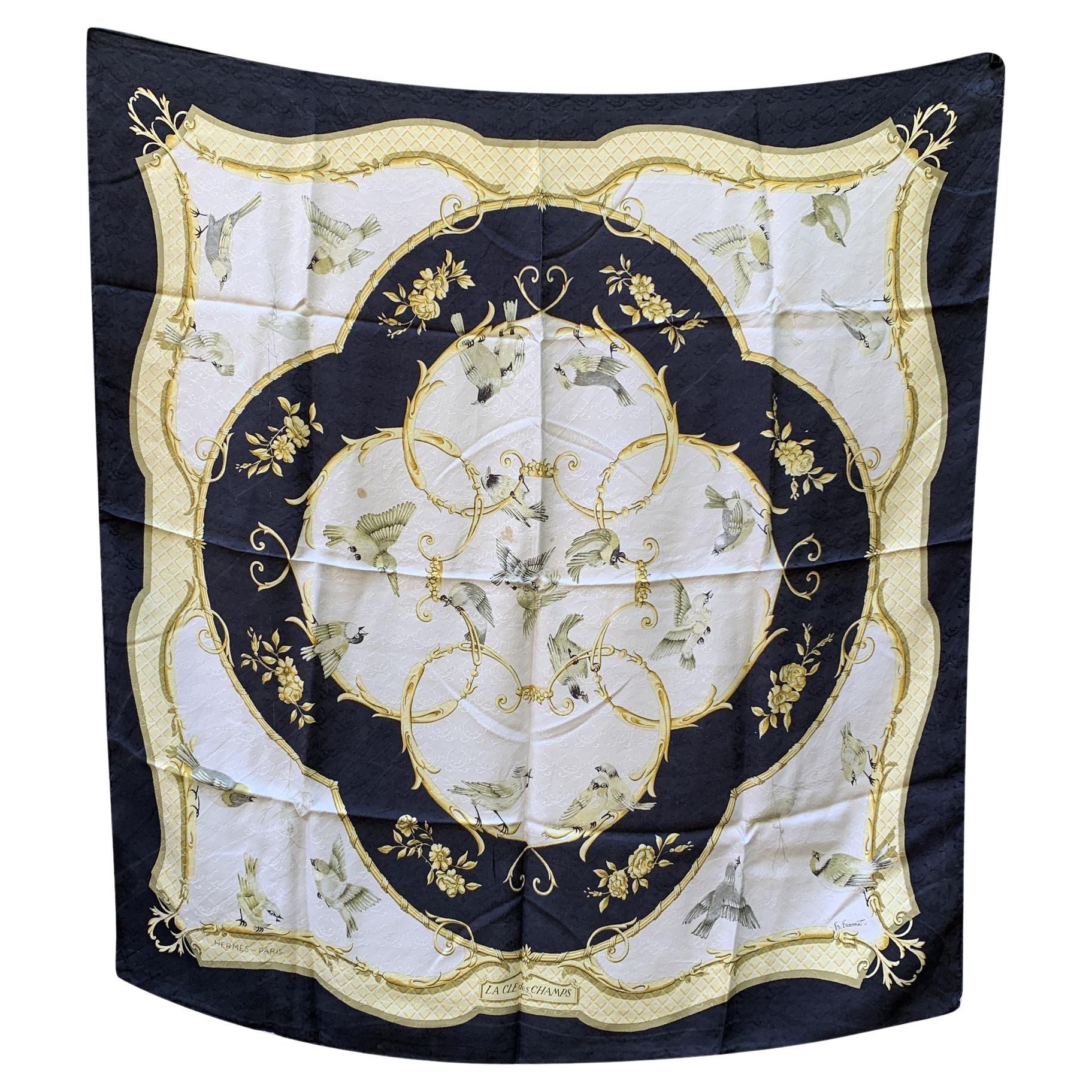 Hermes Sciarpa in seta jacquard bianca La Cle Des Champs 1965 Faconnet in vendita