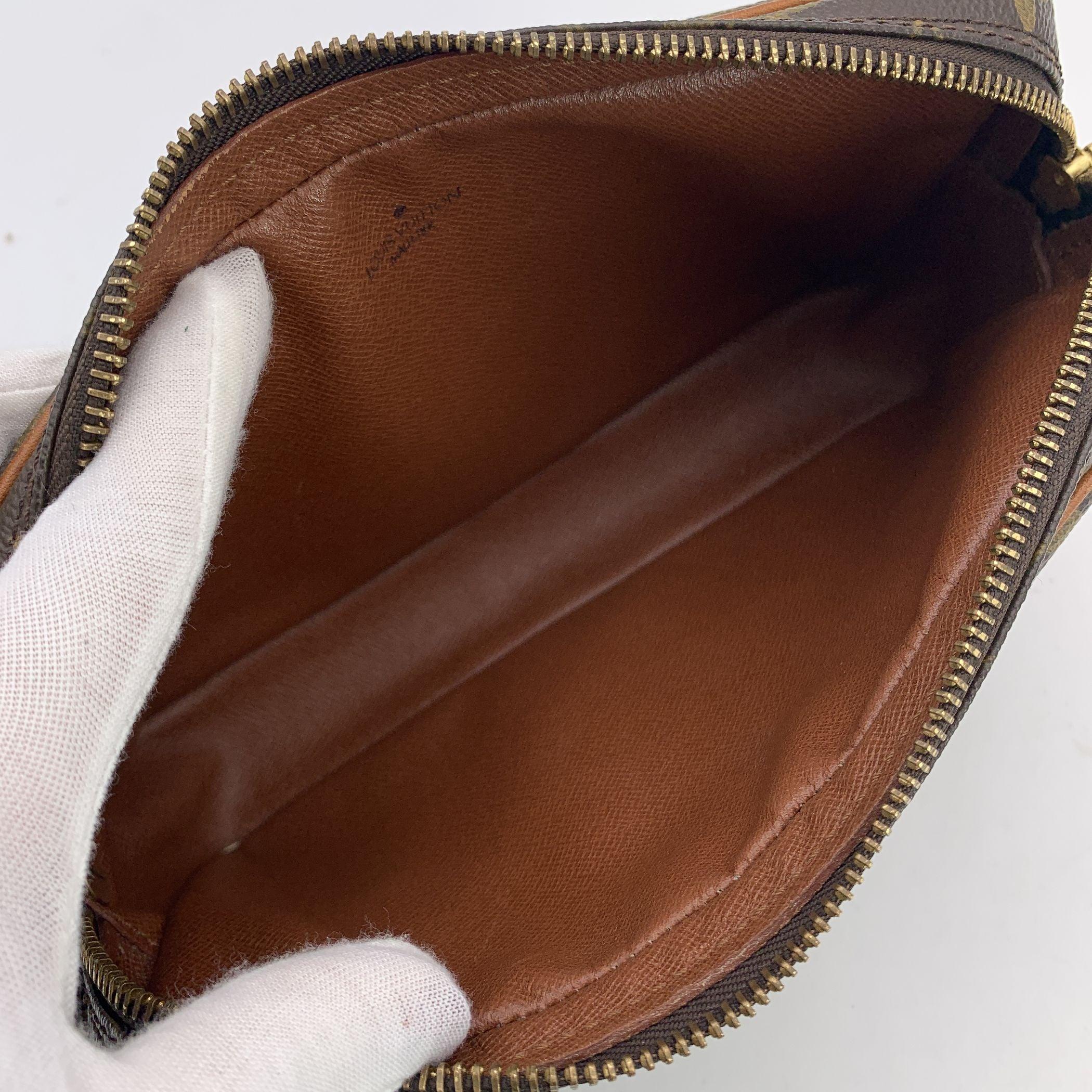 Louis Vuitton Vintage Monogrammierte Marly Dragonne PM Handgelenkstasche mit Monogramm im Zustand „Gut“ im Angebot in Rome, Rome