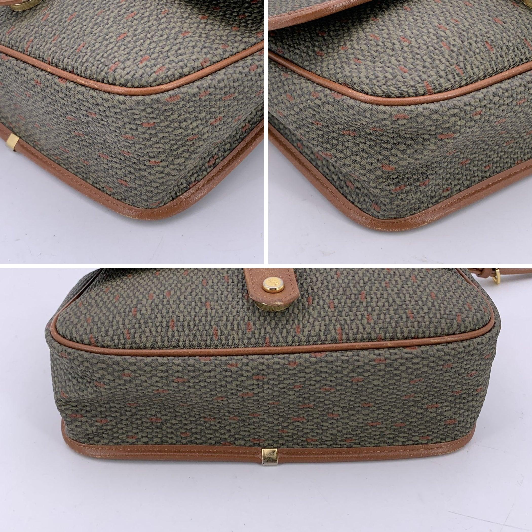 Yves Saint Laurent - Borsa a tracolla in vinile testurizzato verde militare beige in vendita 1