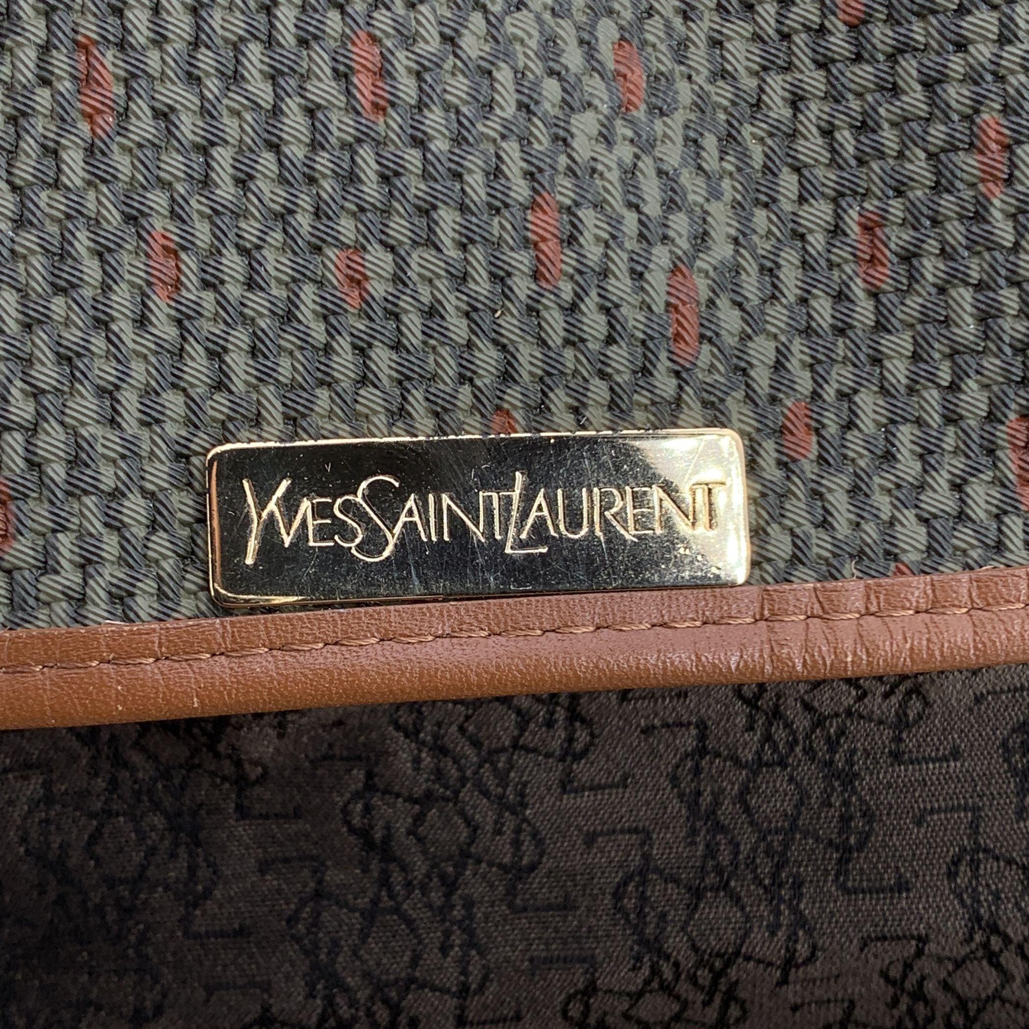 Yves Saint Laurent - Borsa a tracolla in vinile testurizzato verde militare beige in vendita 2