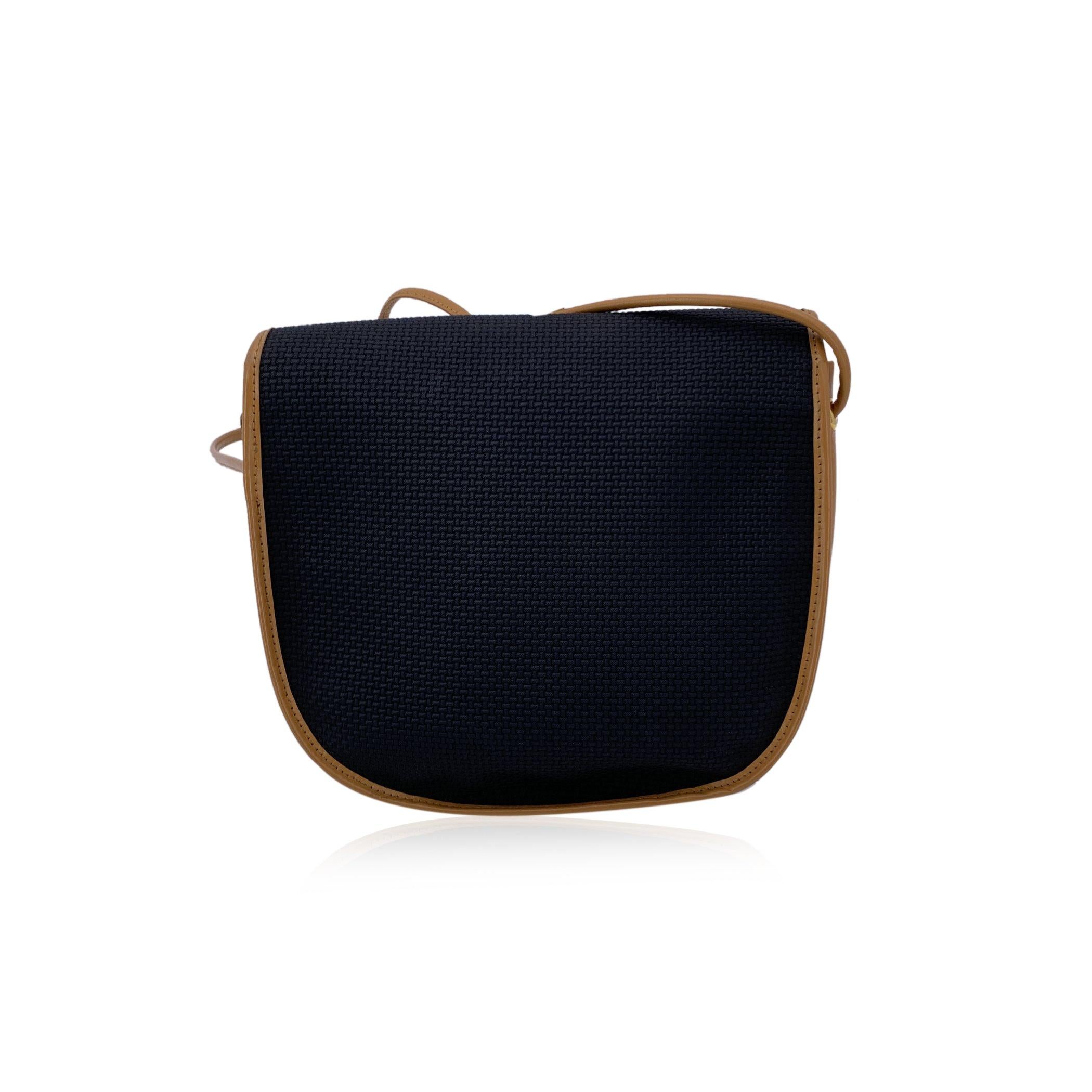 Noir Yves Saint Laurent Vintage Sac à bandoulière en toile texturée noir en vente