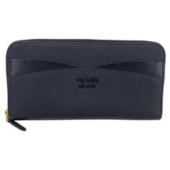 Portafoglio Zippy continentale in pelle saffiano nera di Prada 1ML506