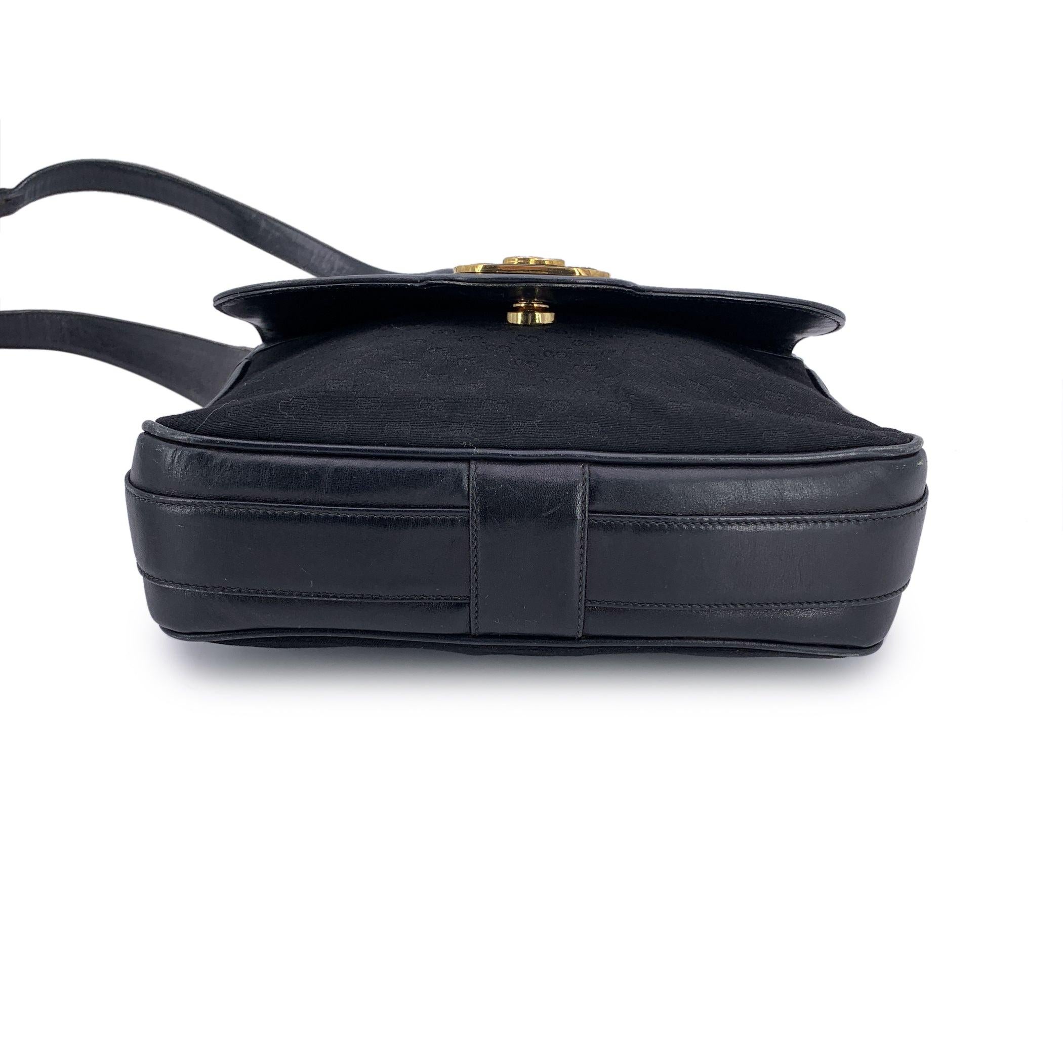 Gucci Vintage Sac à bandoulière en toile et cuir avec monogramme noir Bon état - En vente à Rome, Rome