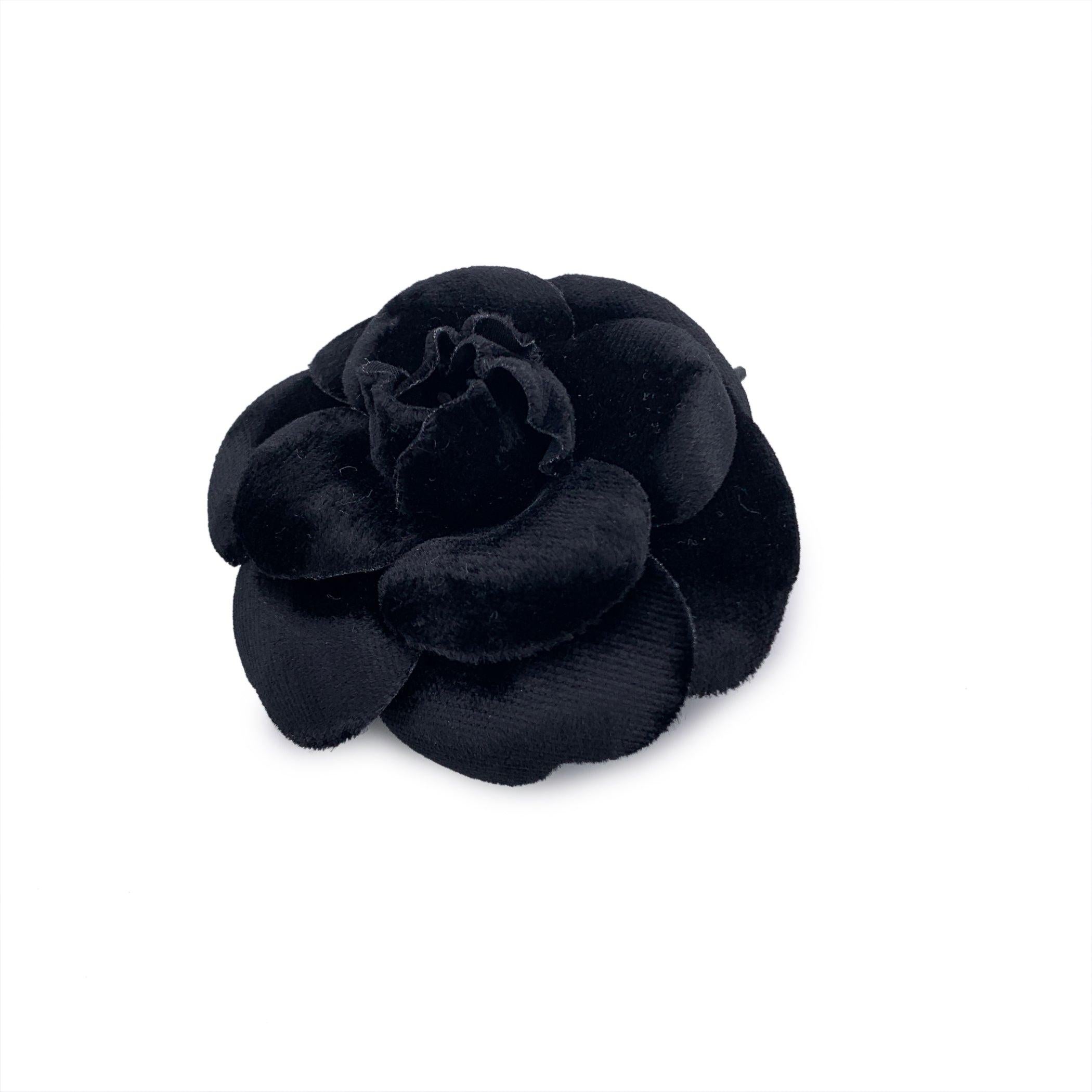 Chanel Vintage Broche Velours Noir Fleur Camelia Camellia Excellent état - En vente à Rome, Rome