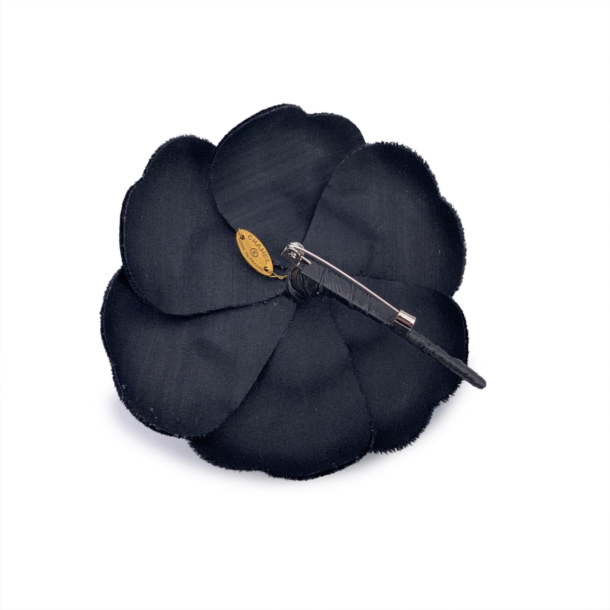 Chanel Vintage Broche Velours Noir Fleur Camelia Camellia Pour femmes en vente