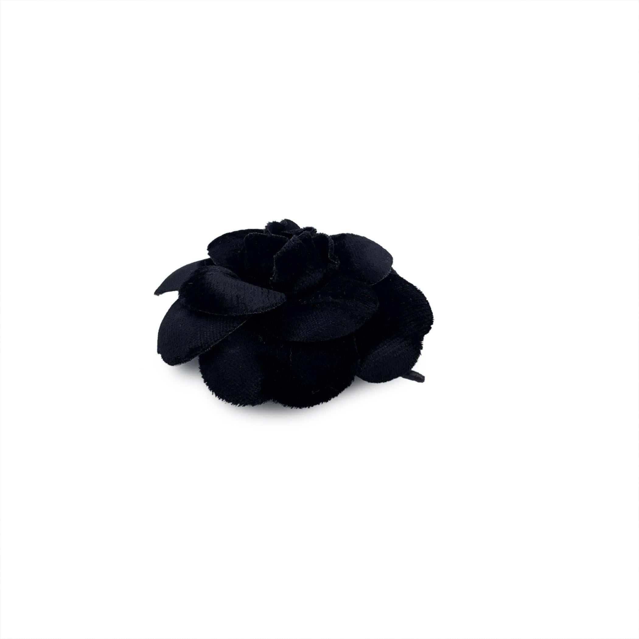 Chanel Vintage Broche Velours Noir Fleur Camelia Camellia en vente 1