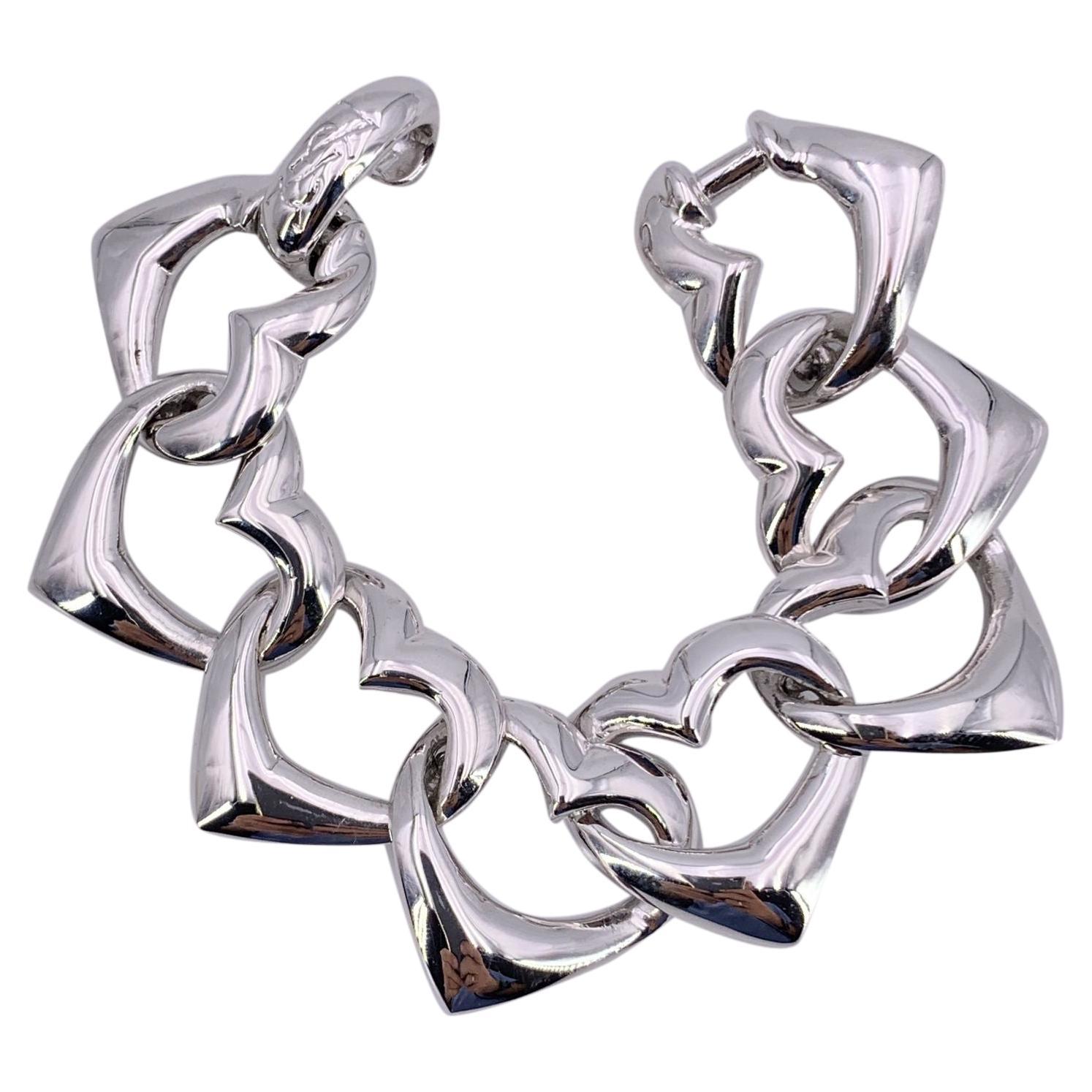 Yves Saint Laurent Vintage A Silver Metal Heart Chain Link Bracelet en vente