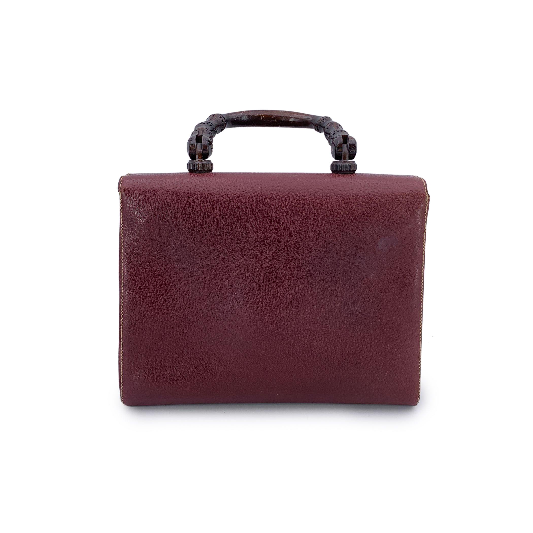 Rouge Gucci Vintage Reddish Brown Burgundy Leather Top Wood Handle Bag en vente