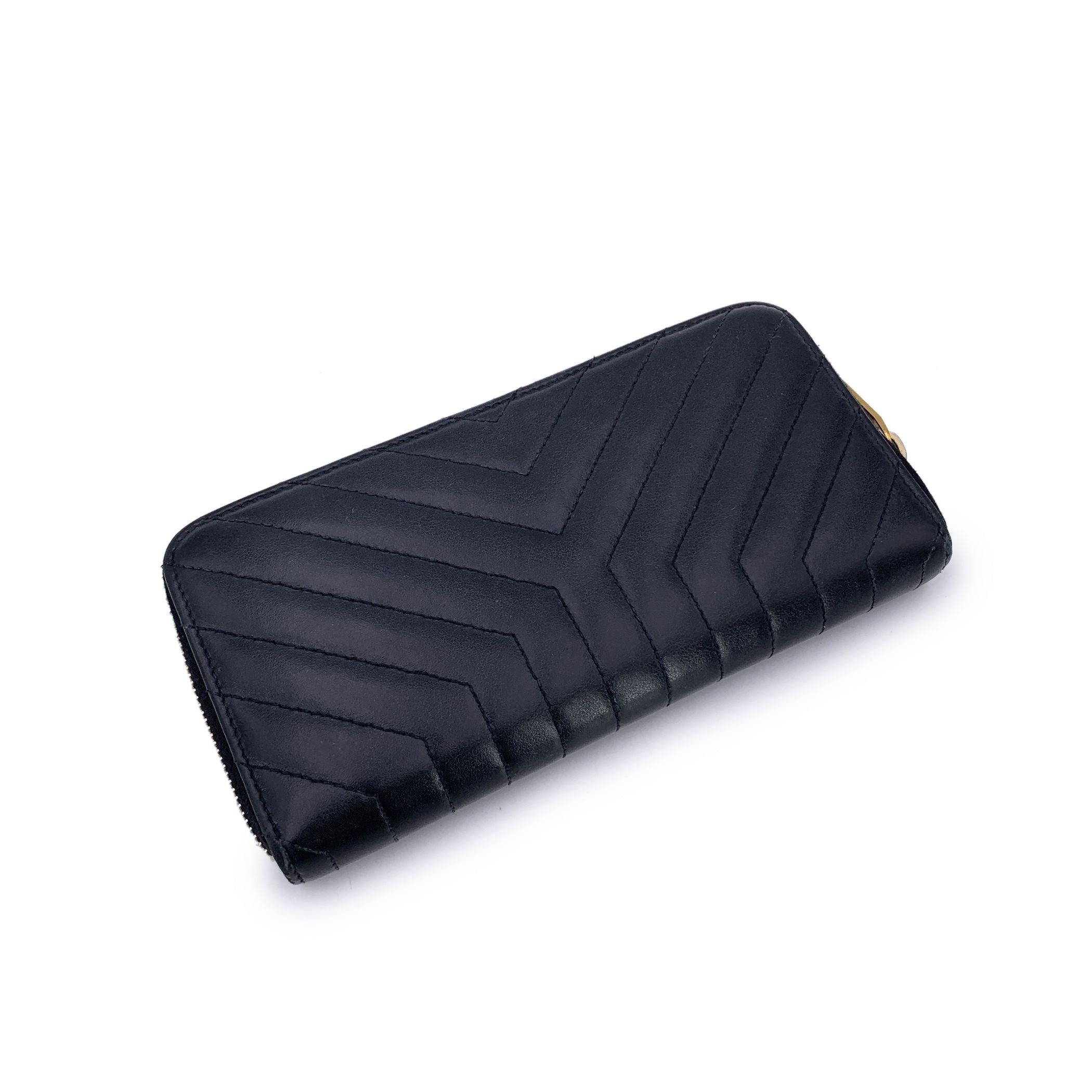 Noir Saint Laurent Portefeuille Continental Zippy en cuir matelassé Y noir en vente