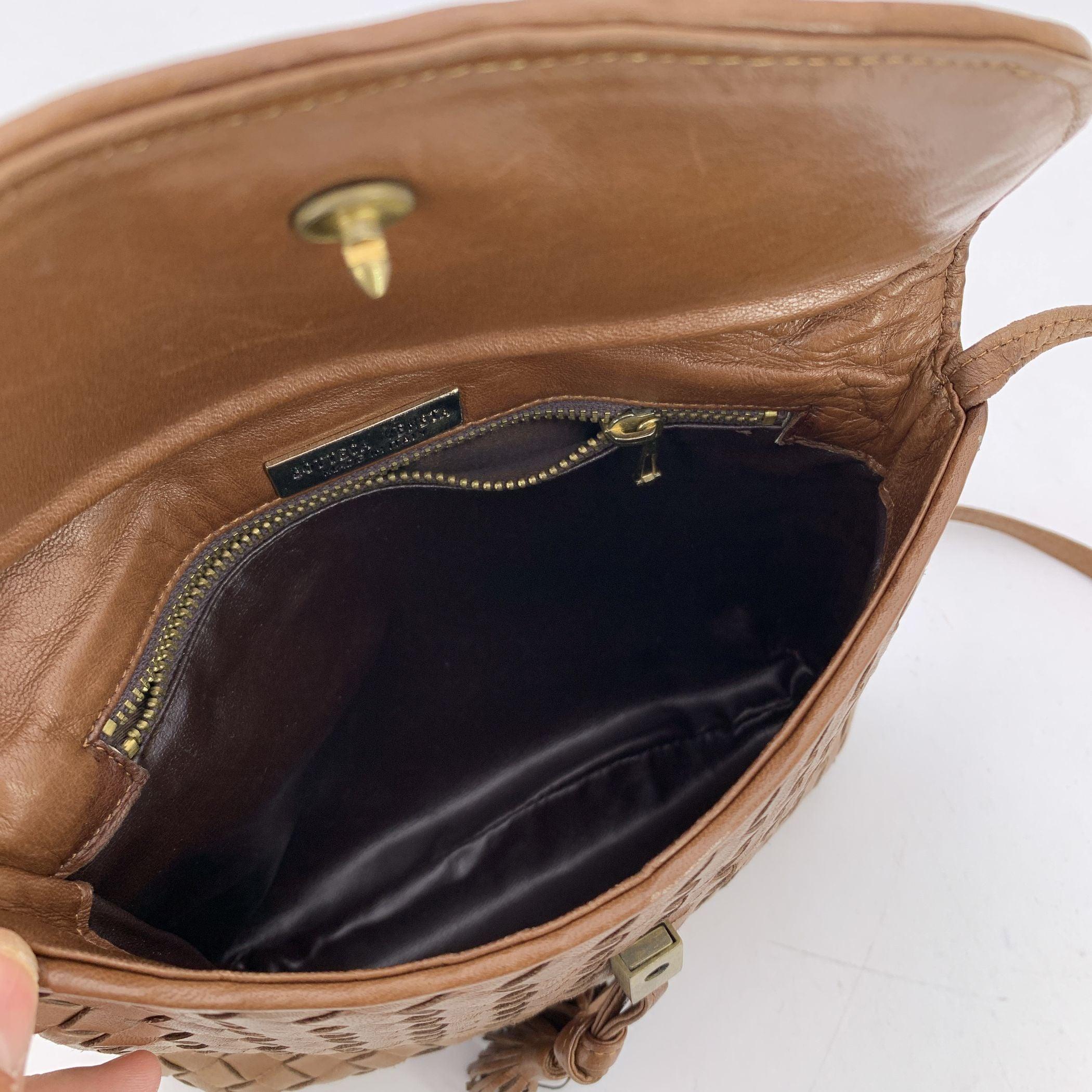 Bottega Veneta Borsa a tracolla con nappe in pelle Intrecciato Marrone in vendita 1
