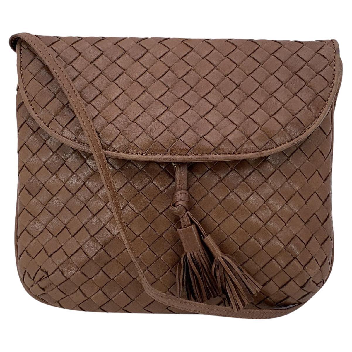 Bottega Veneta Borsa a tracolla con nappe in pelle Intrecciato Marrone in vendita