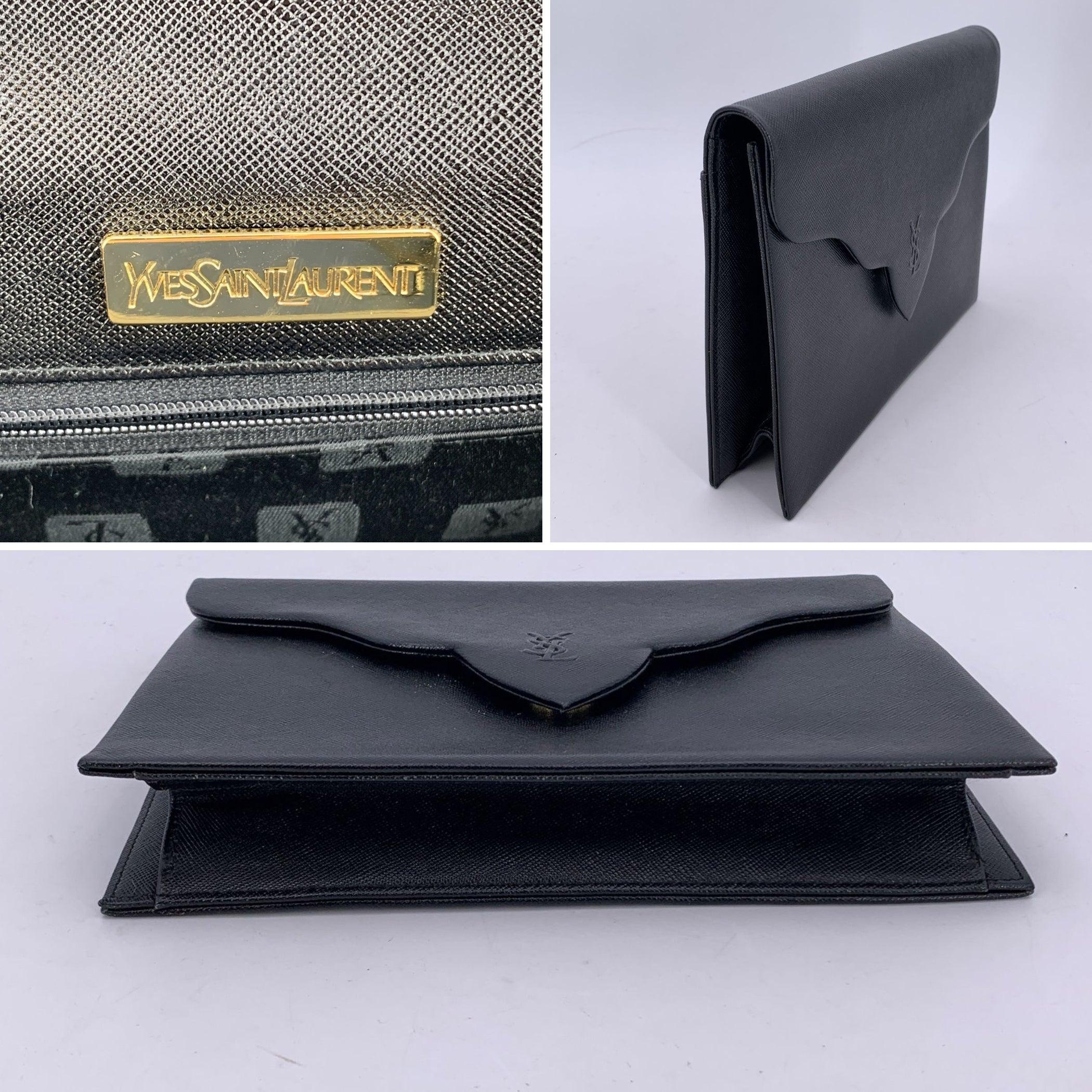Yves Saint Laurent Vintage Clutch aus schwarzem Leder mit YSL-Logo und Klappe Damen im Angebot