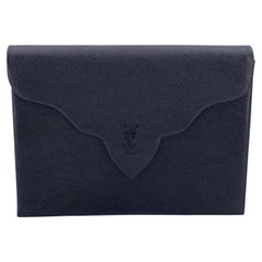 Yves Saint Laurent Vintage Clutch aus schwarzem Leder mit YSL-Logo und Klappe