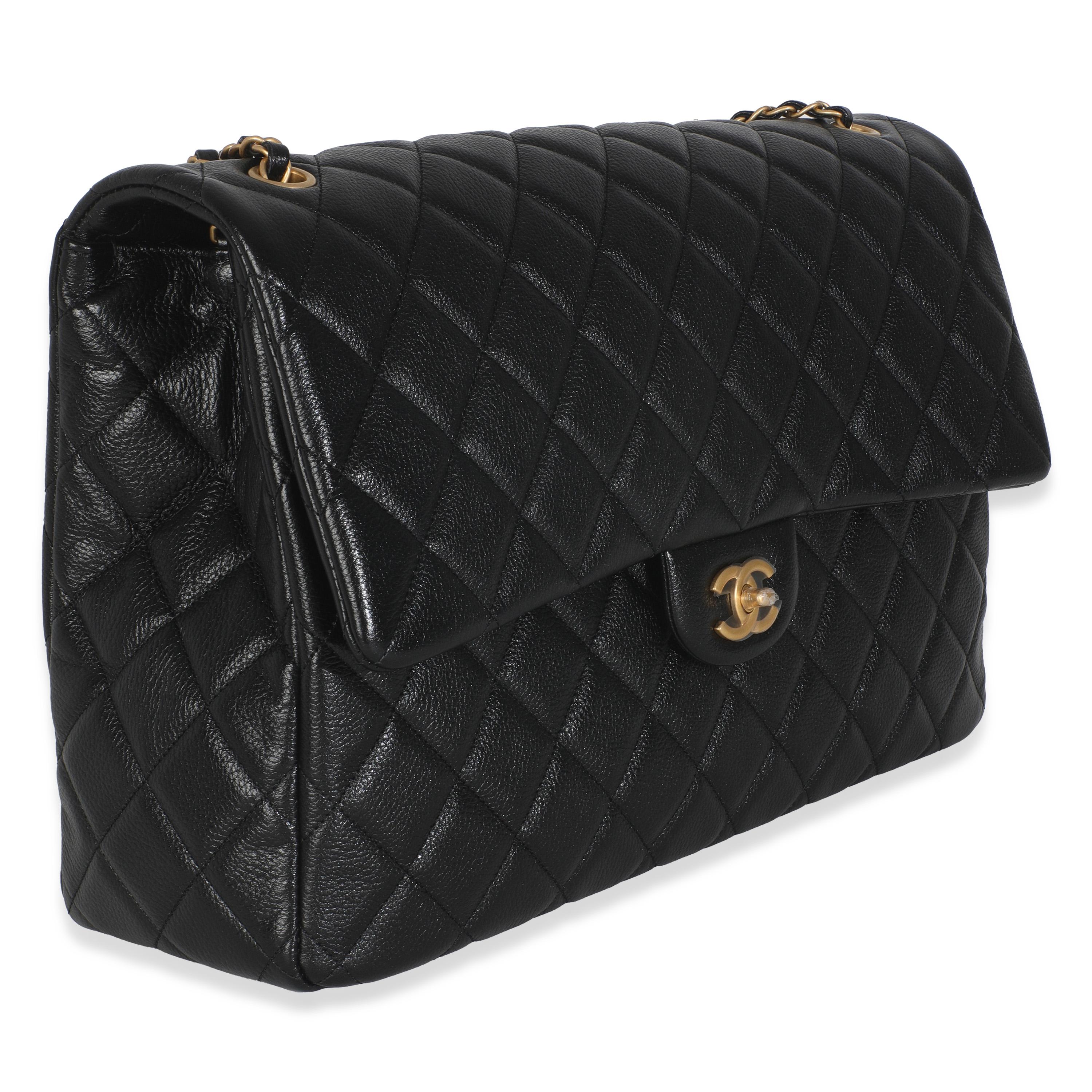 Noir Chanel - Sac de voyage XXL à rabat en cuir de veau matelassé noir en vente