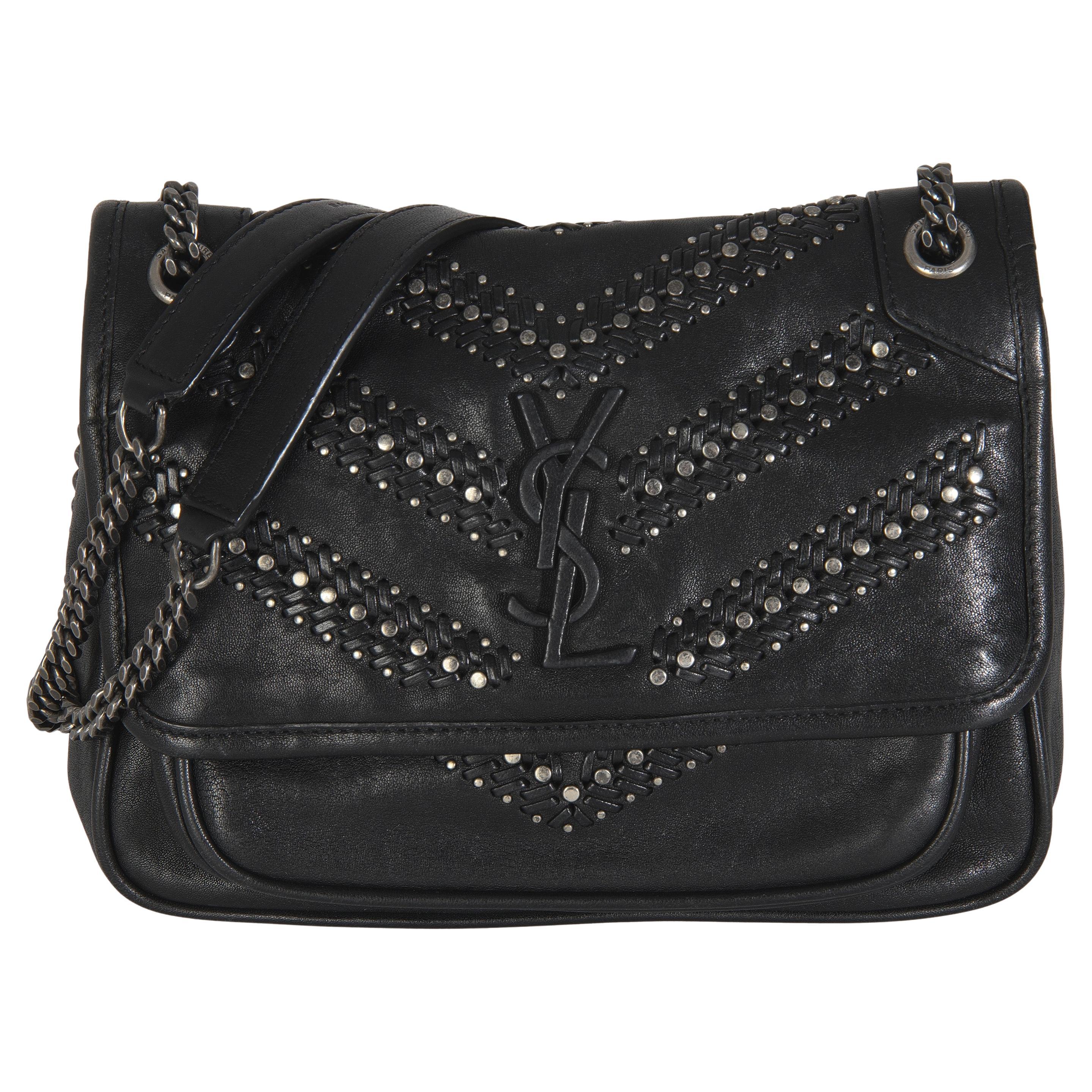 Saint Laurent Borsa a catena Niki piccola con borchie in pelle di vitello nera.