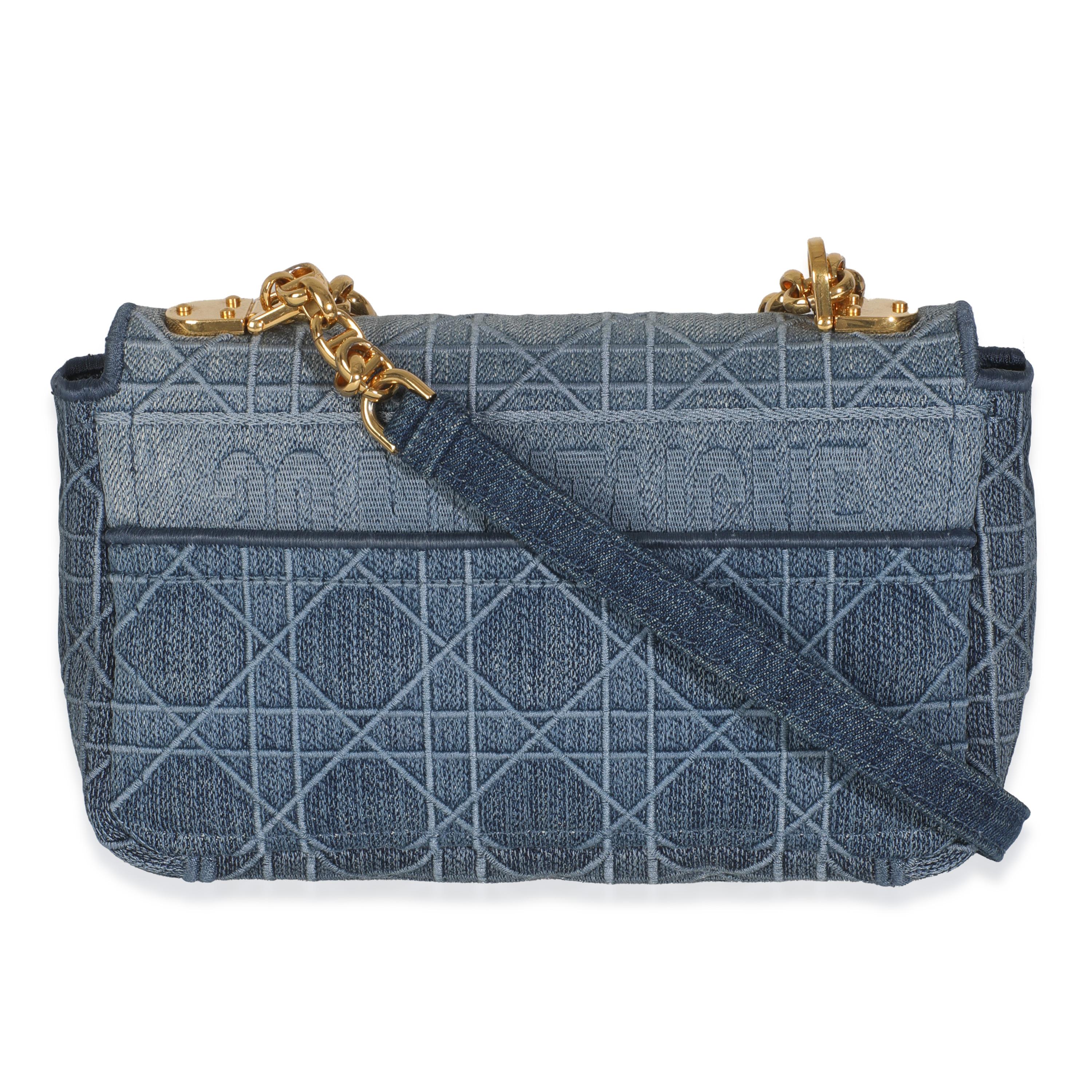 Auflistung Titel: Christian Dior Blau Denim Cannage Kleine Caro Tasche
SKU: 146448
Zustand: Gebraucht 
Handtasche Zustand: Gut
Bemerkungen zum Zustand: Der Artikel ist in gutem Zustand mit offensichtlichen Gebrauchsspuren.   Marks und Verschleiß