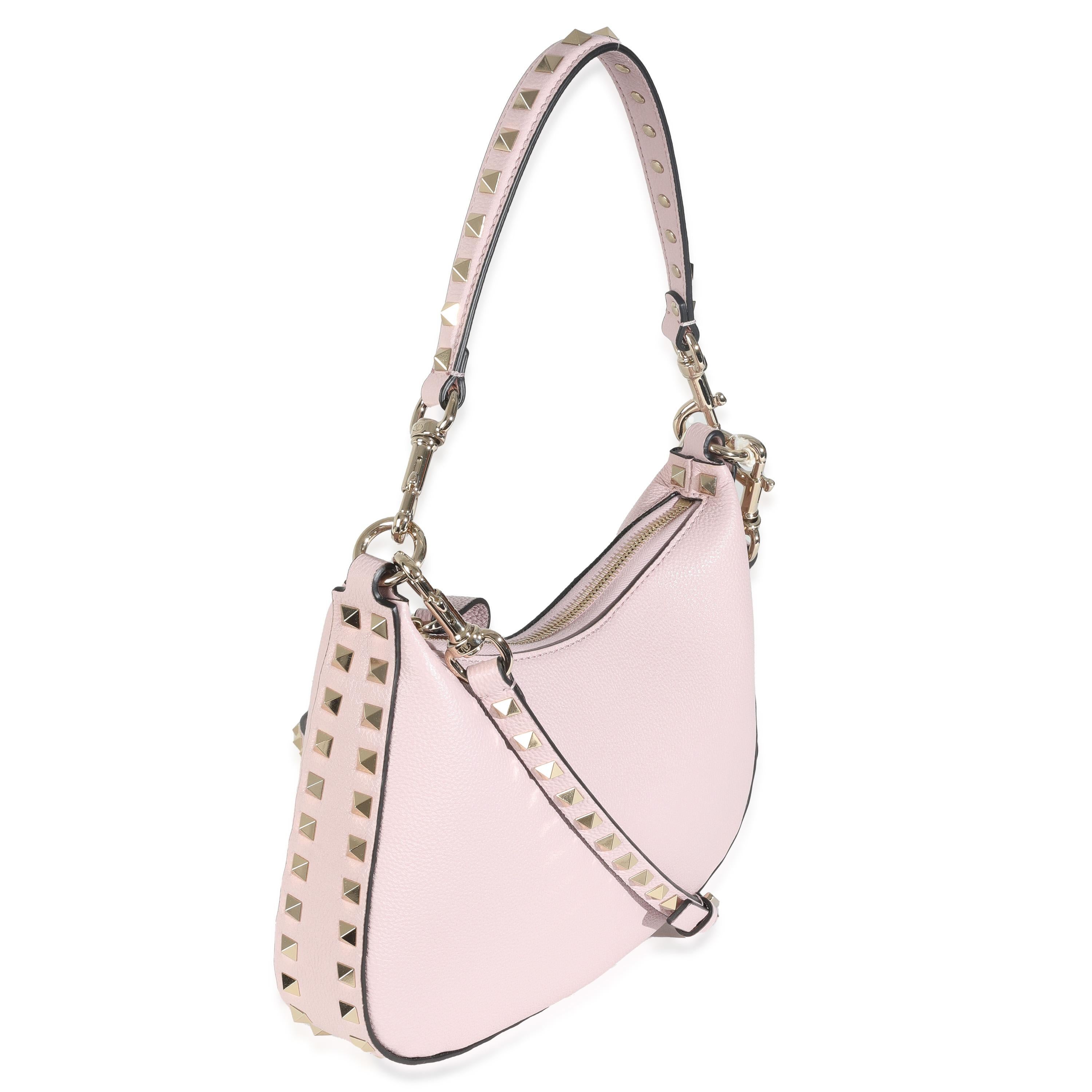 Valentino Water Lilac Genarbtes Kalbsleder Rockstud Hobo Tasche (Beige) im Angebot