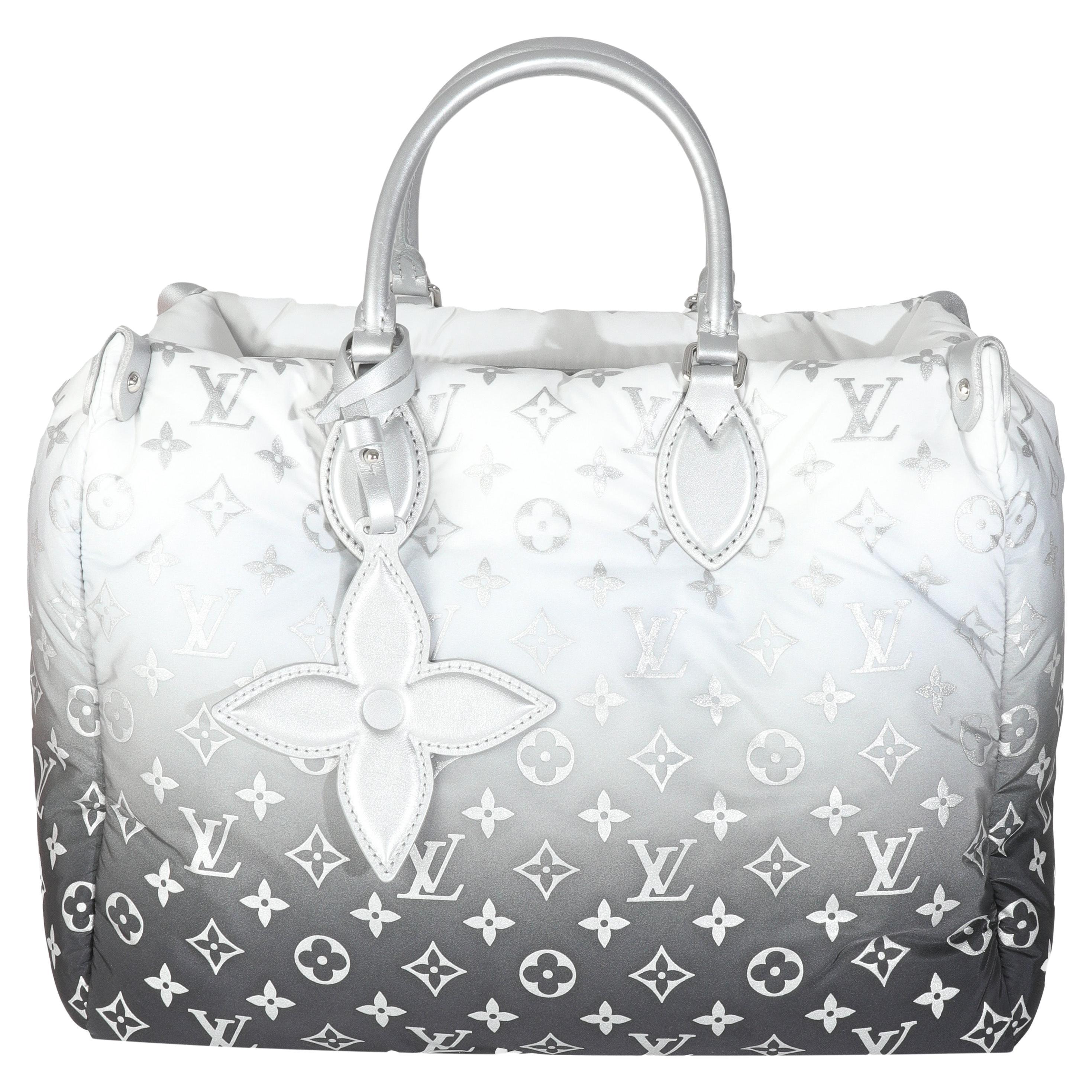 Louis Vuitton Frost Nylon Monogram Gradient LV Snow Onthego MM im Angebot