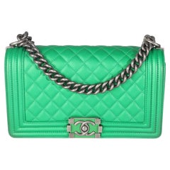 Chanel Grünes gestepptes Lammfell Emaille CC Old Medium Boy Bag