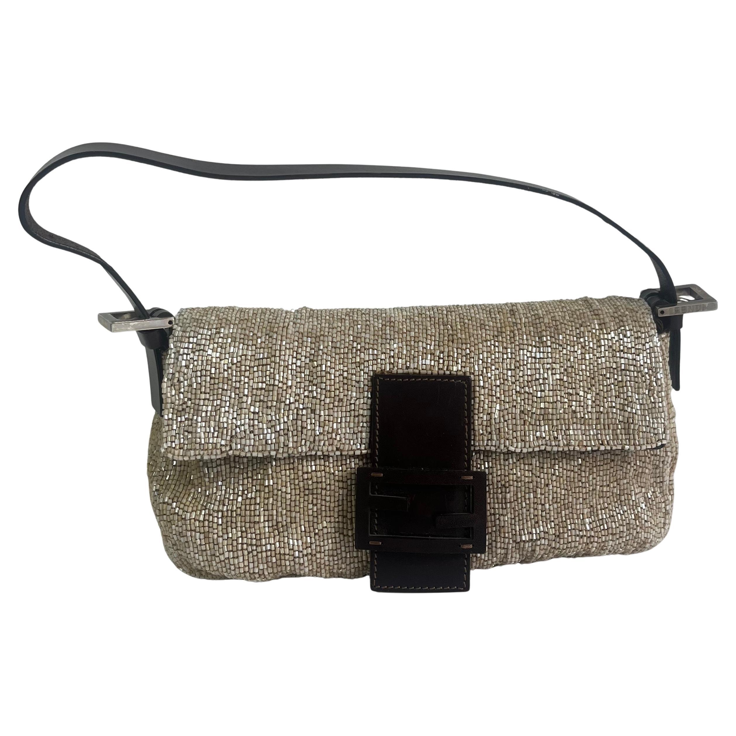 Bolso Fendi Baguette con Abalorios Glitter Beige