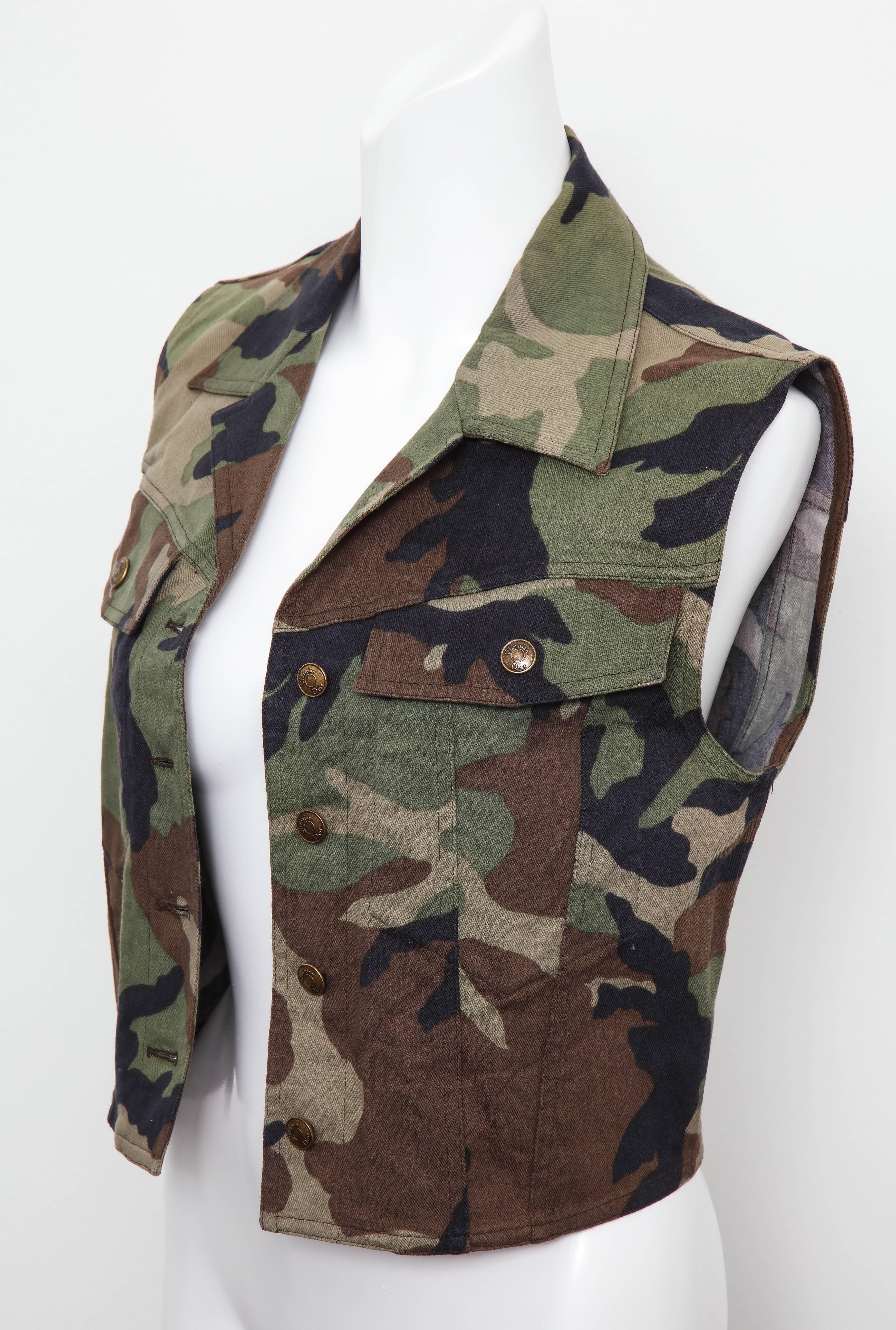 Beautiful Christian Dior camouflage vest from John Galliano era. It has buttons with "Christian Dior" logos. 

Size FR38
Armpit to armpit 16 inches
Length 18 inches