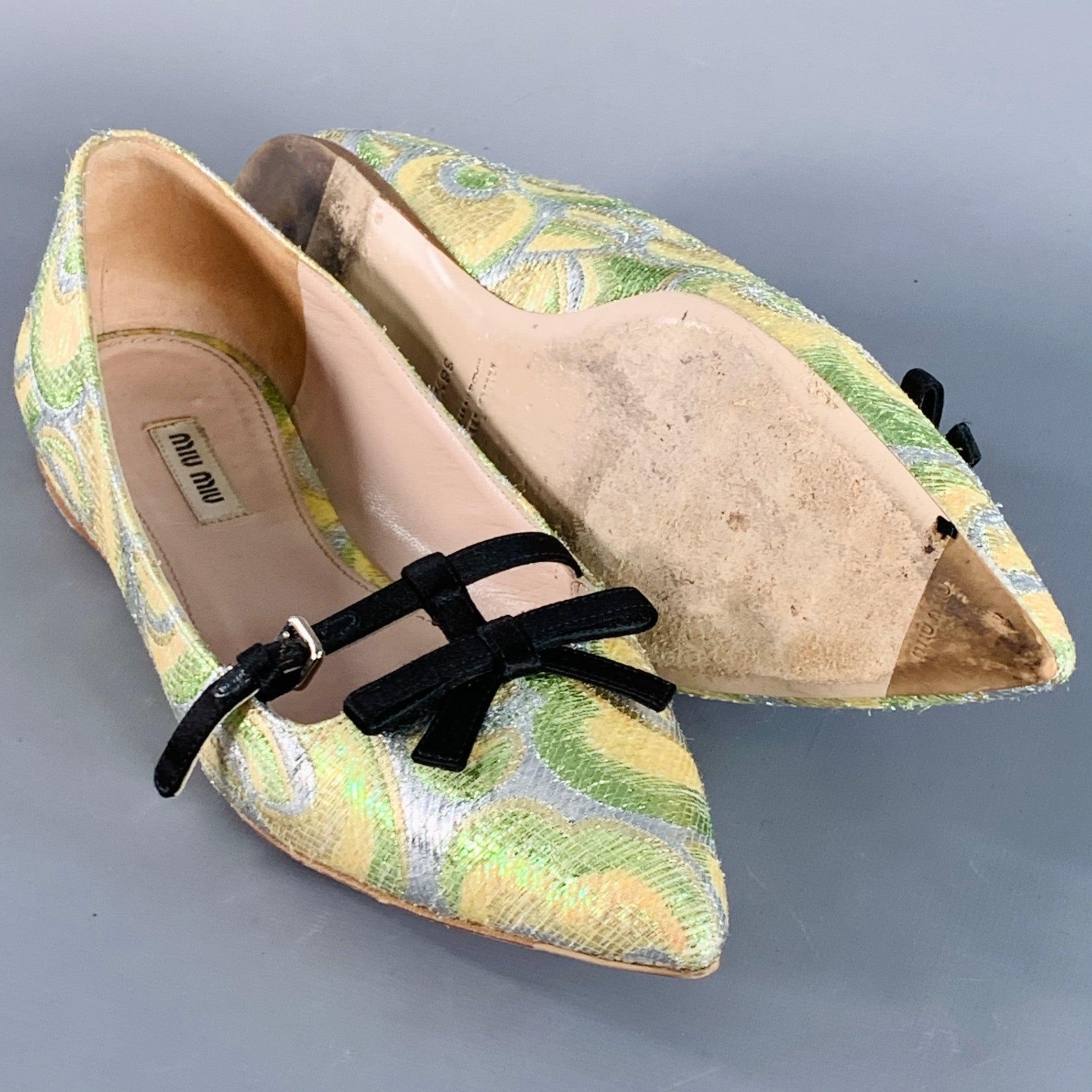 Donna MIU MIU Taglia 8.5 Greene & Greene Silver Paisley Textured Pointed Toe Bow Flats in vendita