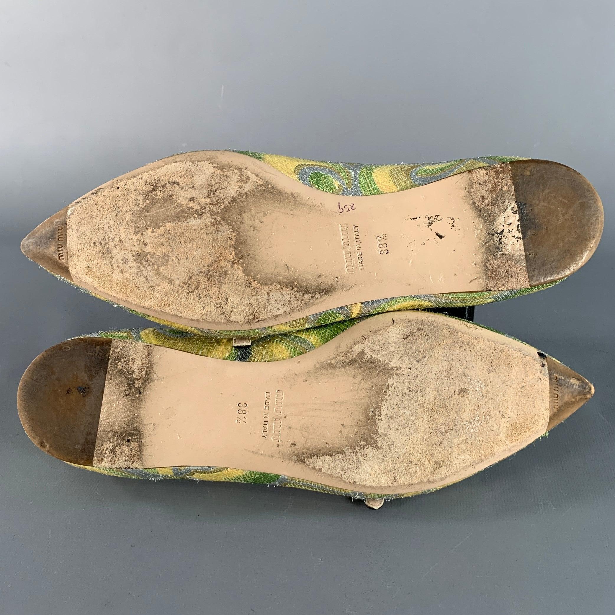 MIU MIU Taglia 8.5 Greene & Greene Silver Paisley Textured Pointed Toe Bow Flats in vendita 1