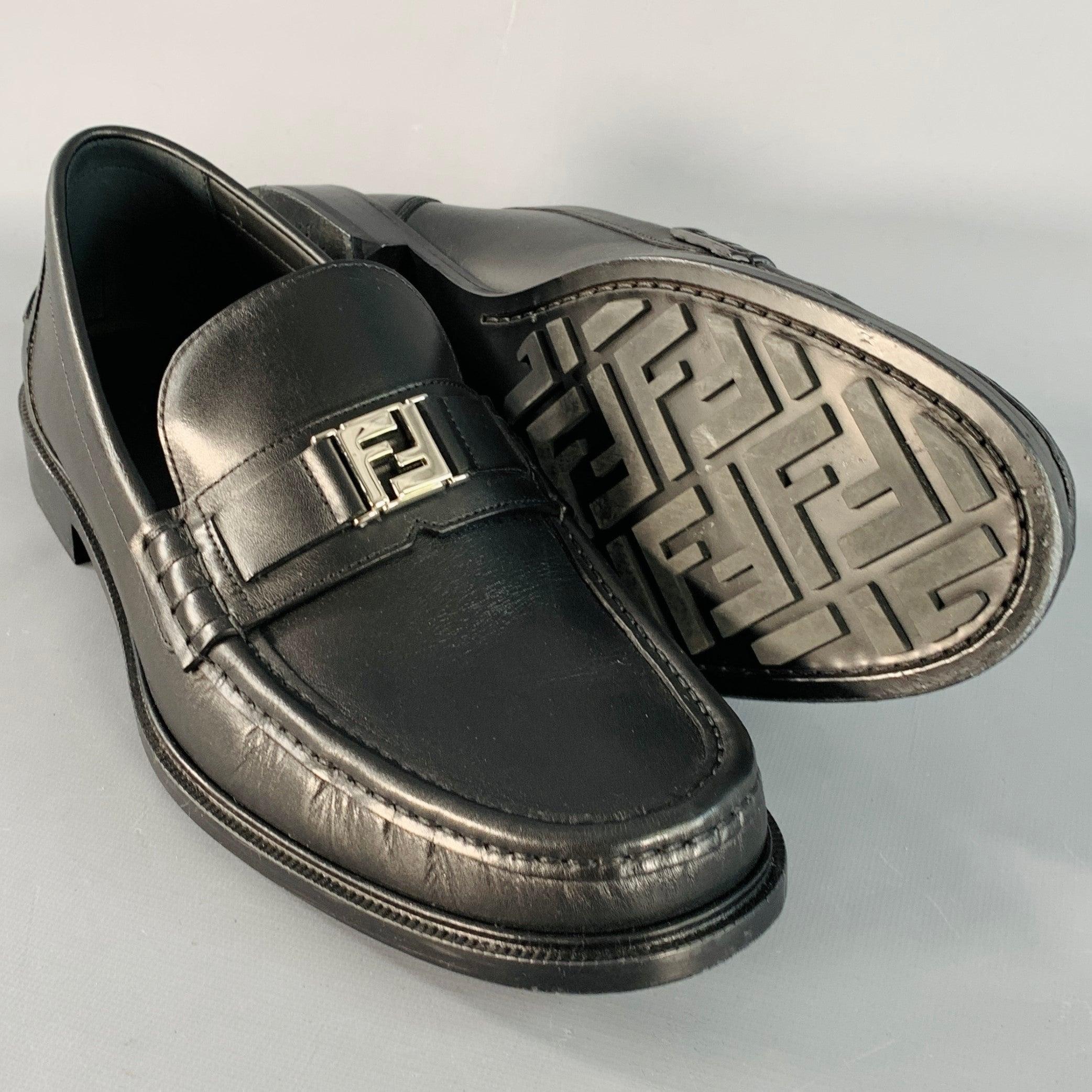 FENDI Größe 13 Schwarz Silber Kalbsleder Monogram Schnalle Slip On Loafers im Angebot 1