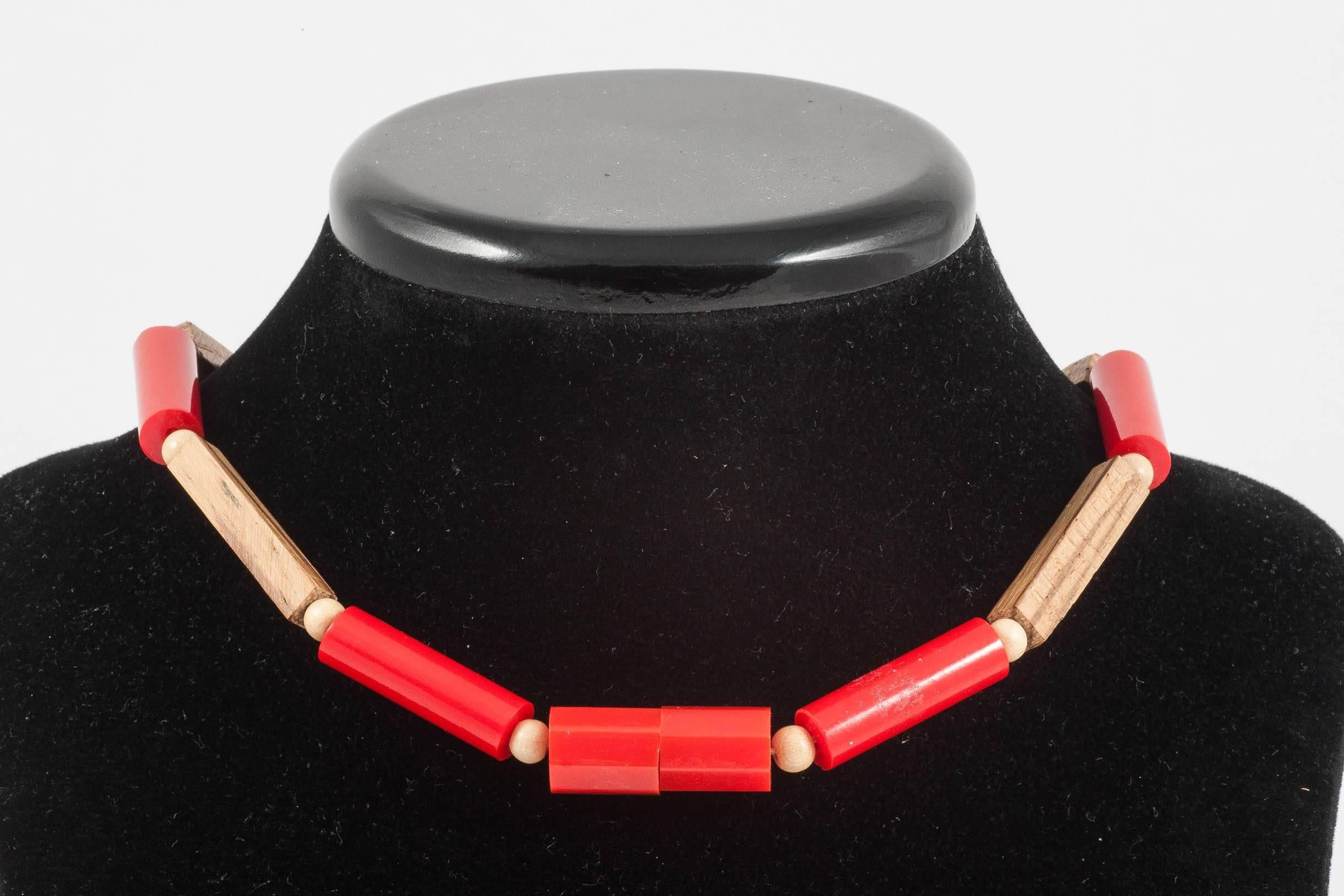 Women's A stylish red Bakelite and wood necklace, USA,  1940s