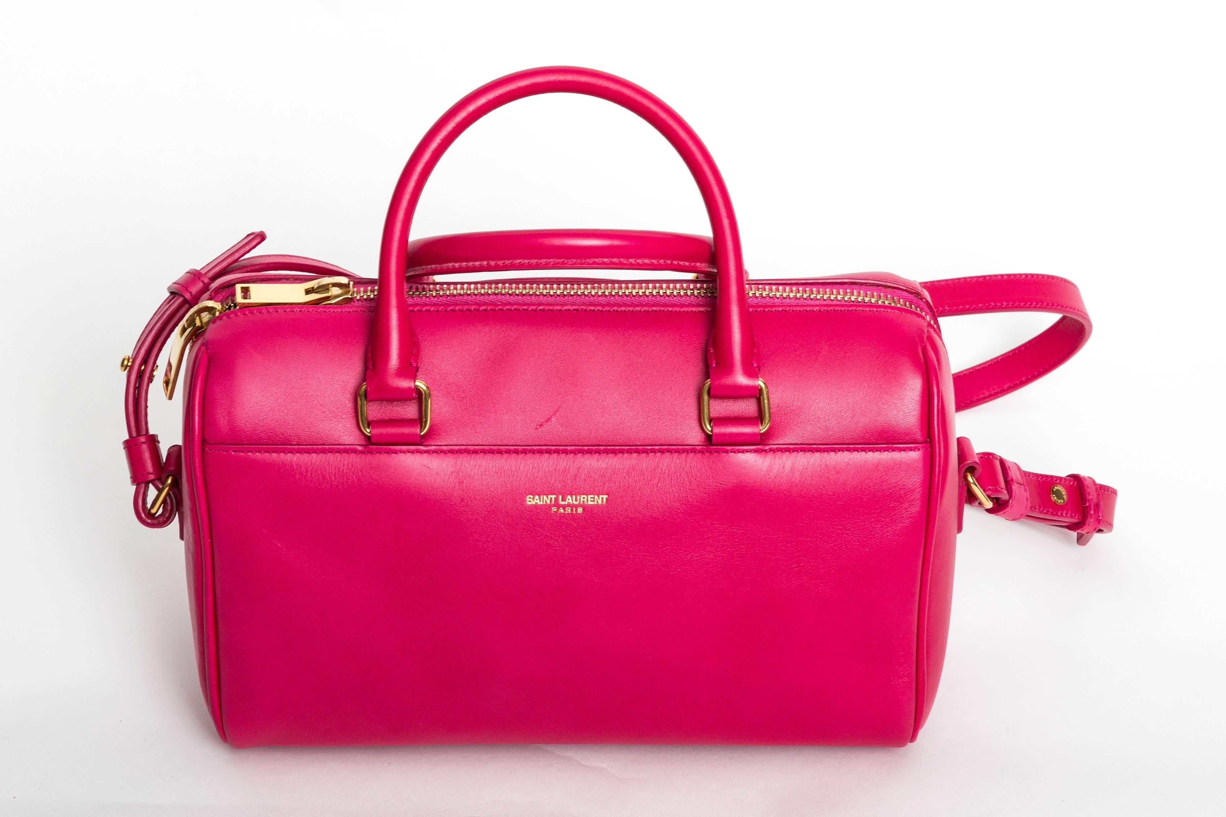 Beautiful Saint Laurent Pink Duffle Bag with Top Handle and Shoulder Strap
One scratch to exterior.
Dust bag is included.