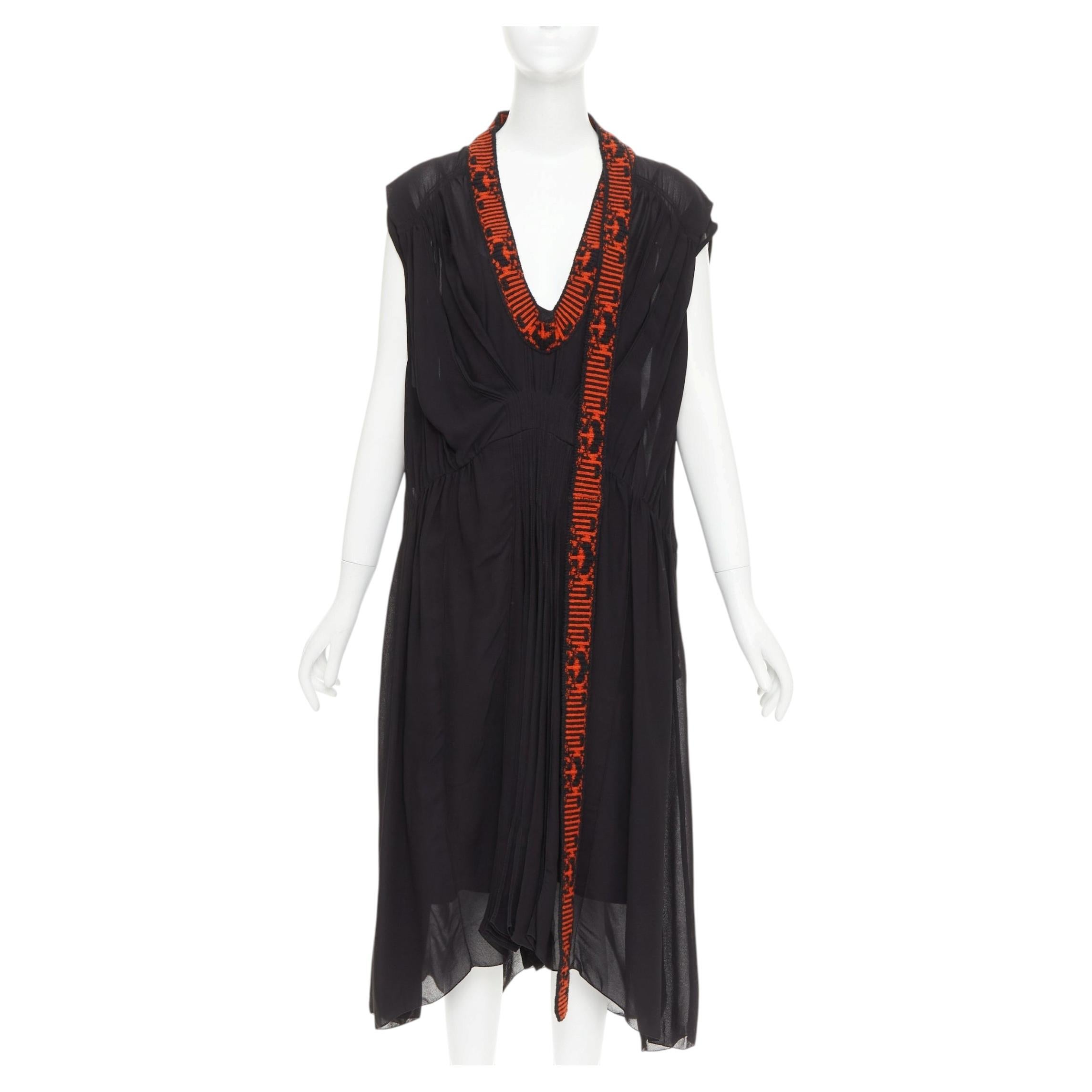 Prada 2021 Robe mi-longue en voile noir et jacquard rouge sable, col en maille, IT38 XS en vente
