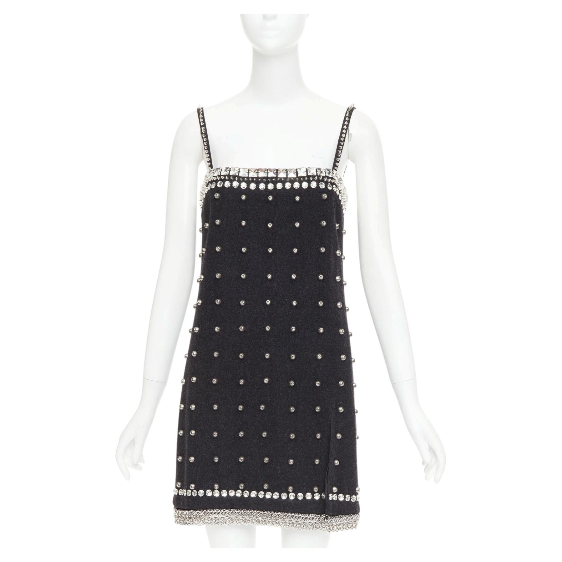 Mini-robe rare miu miu collection Défilé 2021, en laine grise, col orné de clous, taille IT40 S