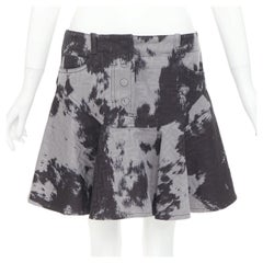 Fendi Fünffach-Taschenrock aus schwarz-grauem Baumwoll-Denim mit Fendi-Monogramm im Tie-Dye-Look, ausgestellter Schnitt, IT42