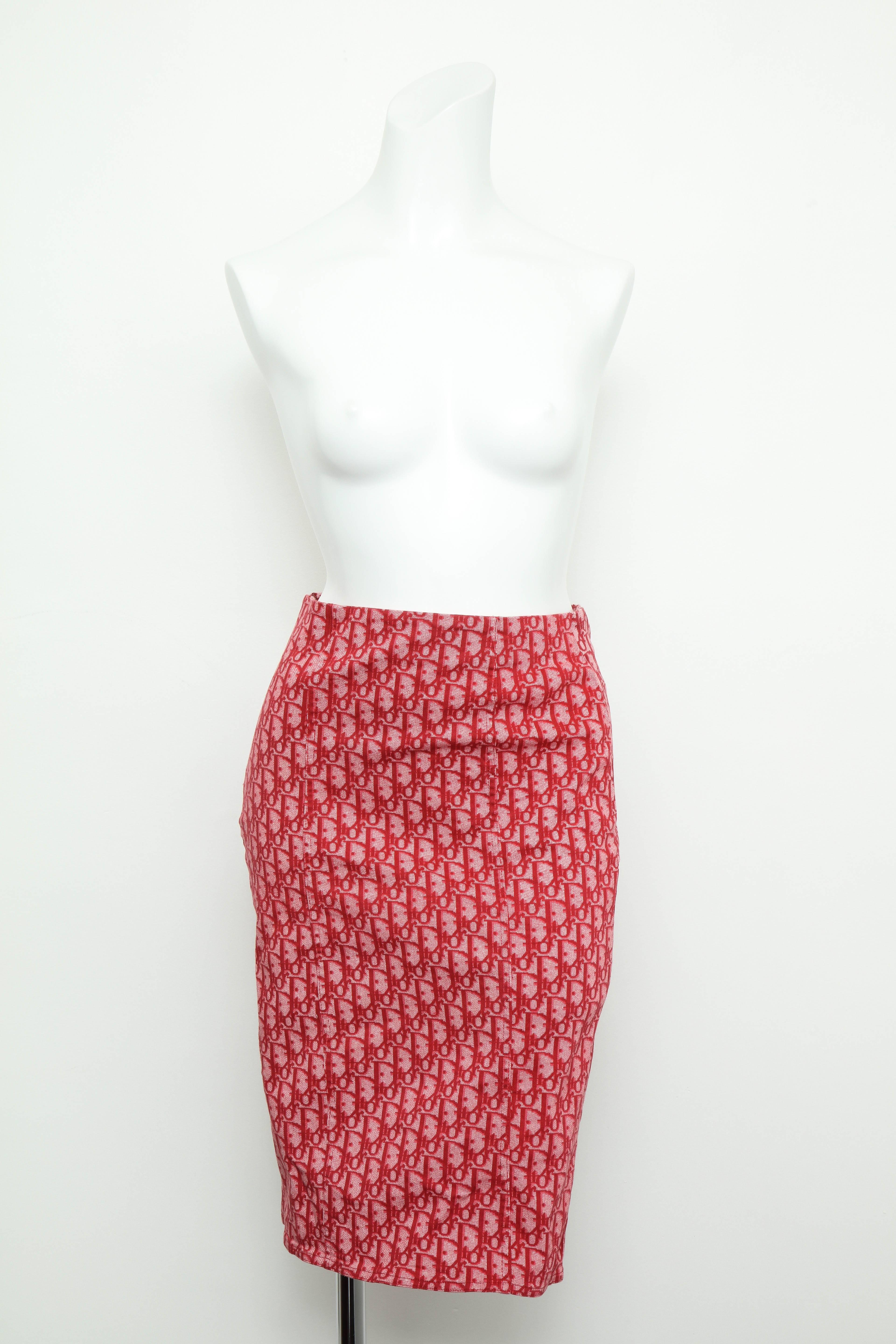 Very rare Christian Dior by John Galliano red trotter logo pencil skirt
 
FR Size 38