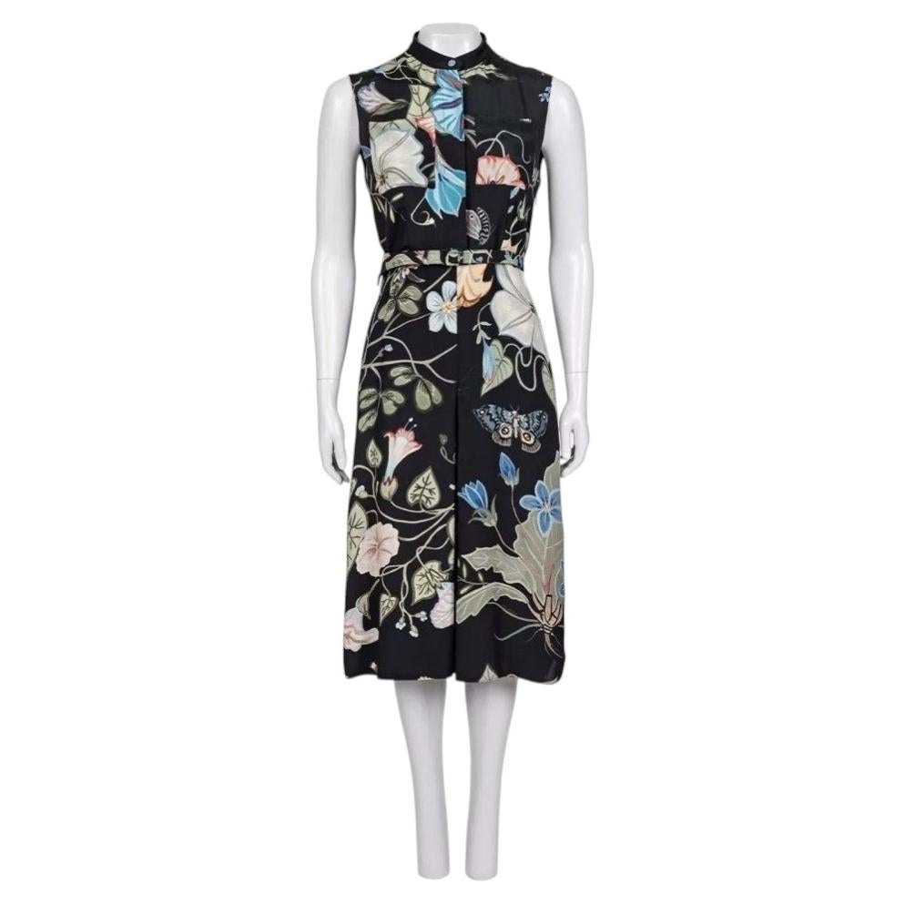 Vestido midi ajustado negro estampado de Gucci, talla IT 40, con detalles de botones