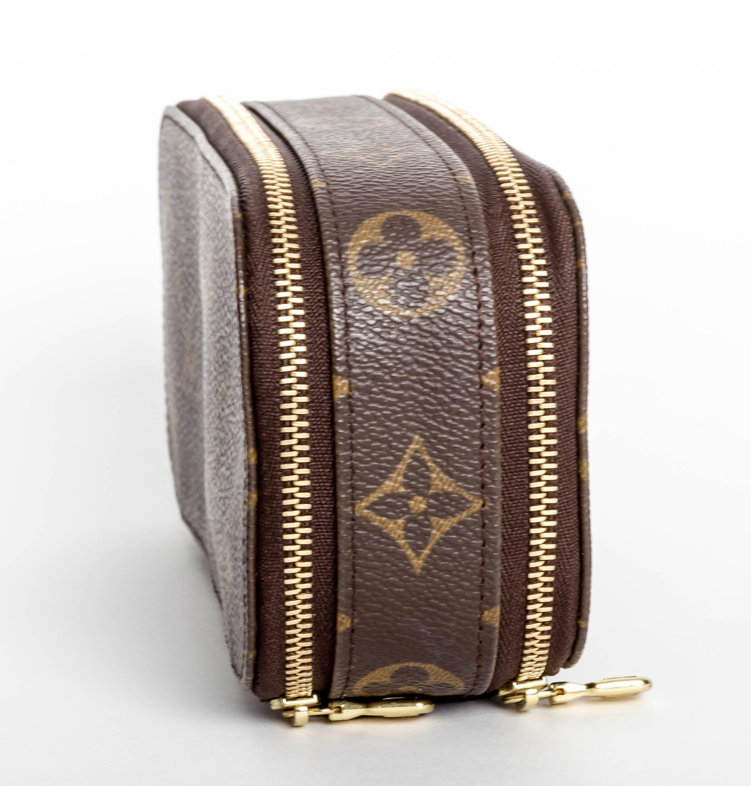 Incredibly Chic Louis Vuitton Double Zip Jewelry Case
Immaculate Exterior Condition
Some marks to interior
