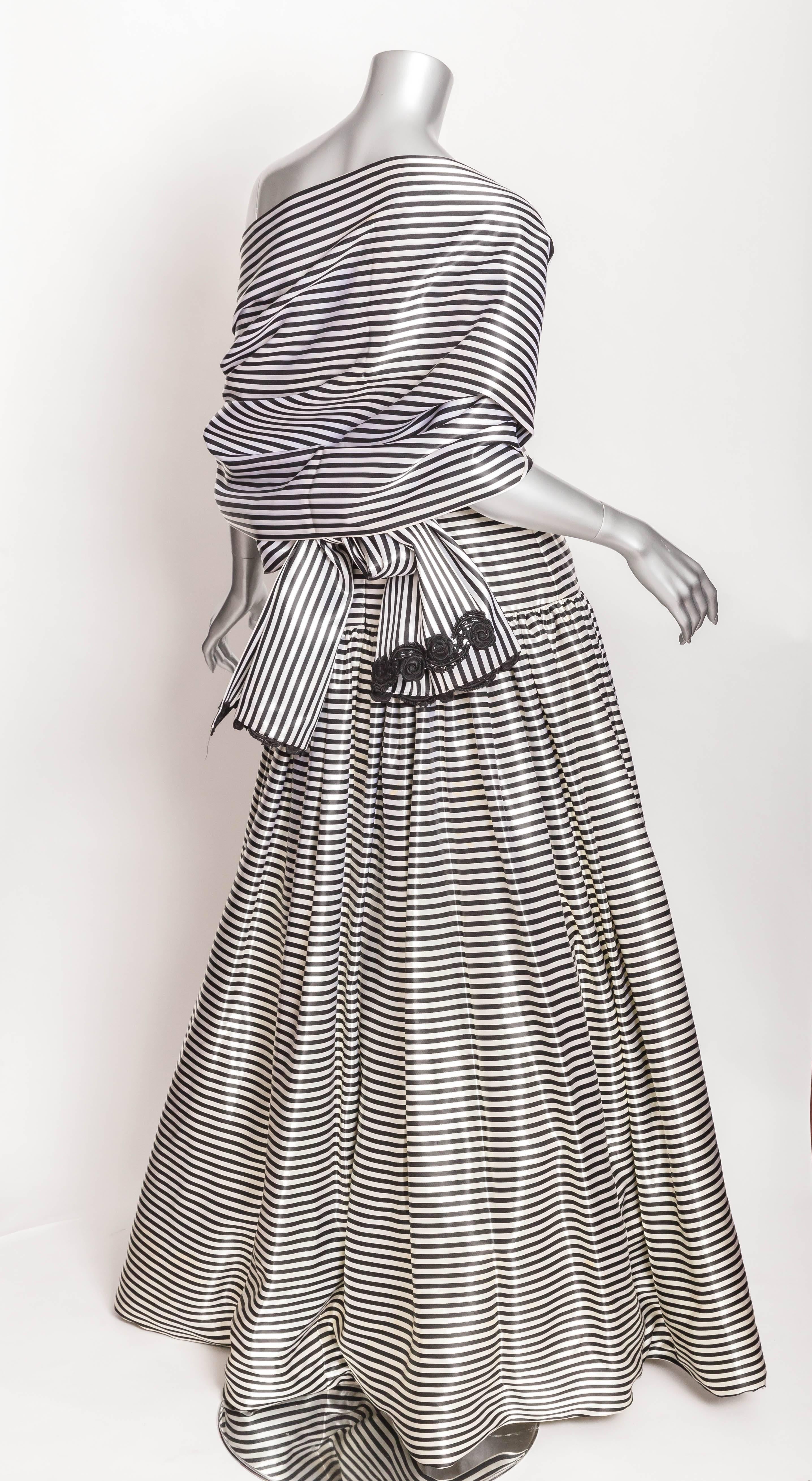 Women's Carolina Herrera Black and White Silk Evening Gown with Wrap - Size 10
